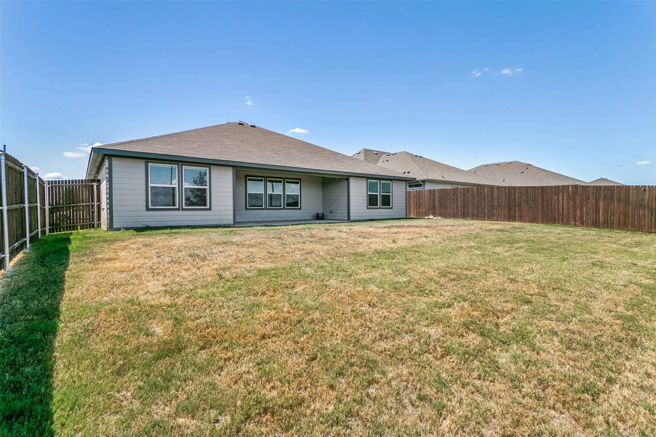 Single Family Residence For Rent in Johnson County , 1608 Central Park Drive, Alvarado, Texas 76009, 4 Bedroom, 2 Bathroom, 2 Garage spaces, 2,617 Sqft, built in 2023, mls#21377492, Real Estate Agent in Alvarado, Homes For Rent in Johnson county, Homes For Rent in Alvarado, Realtor in Alvarado Texas, Real Estate Brokerage Independent Realty Texas, Luminita Cordes Realtor
