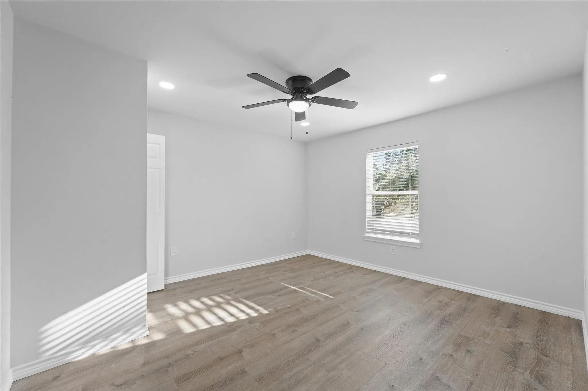 Single Family Residence For Rent in Dallas County , 1122 S Oak Cliff Boulevard, Dallas, Texas 75208, 3 Bedroom, 2 Bathroom, 1 Garage spaces, 1,107 Sqft, built in 1938, mls#21376842, Real Estate Agent in Dallas, Homes For Rent in Dallas county, Homes For Rent in Dallas, Realtor in Dallas Texas, Real Estate Brokerage Independent Realty Texas, Luminita Cordes Realtor