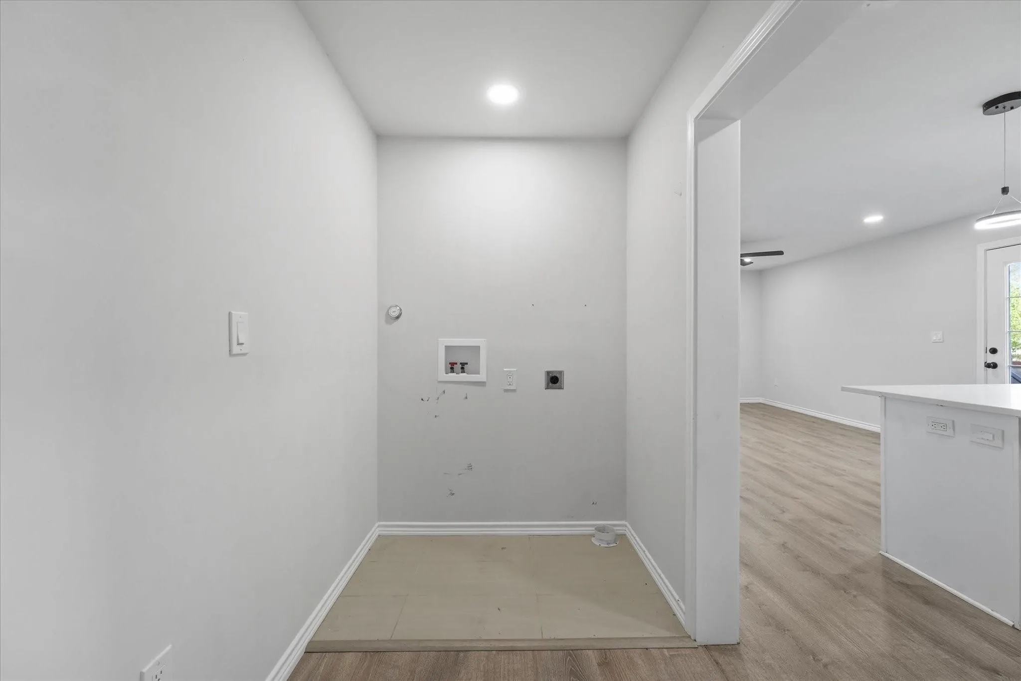 Single Family Residence For Rent in Dallas County , 1122 S Oak Cliff Boulevard, Dallas, Texas 75208, 3 Bedroom, 2 Bathroom, 1 Garage spaces, 1,107 Sqft, built in 1938, mls#21376842, Real Estate Agent in Dallas, Homes For Rent in Dallas county, Homes For Rent in Dallas, Realtor in Dallas Texas, Real Estate Brokerage Independent Realty Texas, Luminita Cordes Realtor