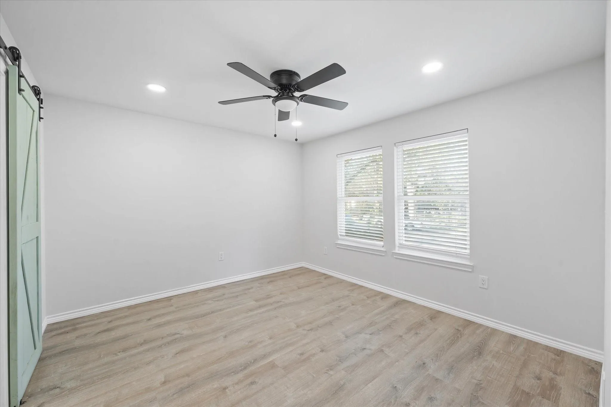 Single Family Residence For Rent in Dallas County , 1122 S Oak Cliff Boulevard, Dallas, Texas 75208, 3 Bedroom, 2 Bathroom, 1 Garage spaces, 1,107 Sqft, built in 1938, mls#21376842, Real Estate Agent in Dallas, Homes For Rent in Dallas county, Homes For Rent in Dallas, Realtor in Dallas Texas, Real Estate Brokerage Independent Realty Texas, Luminita Cordes Realtor