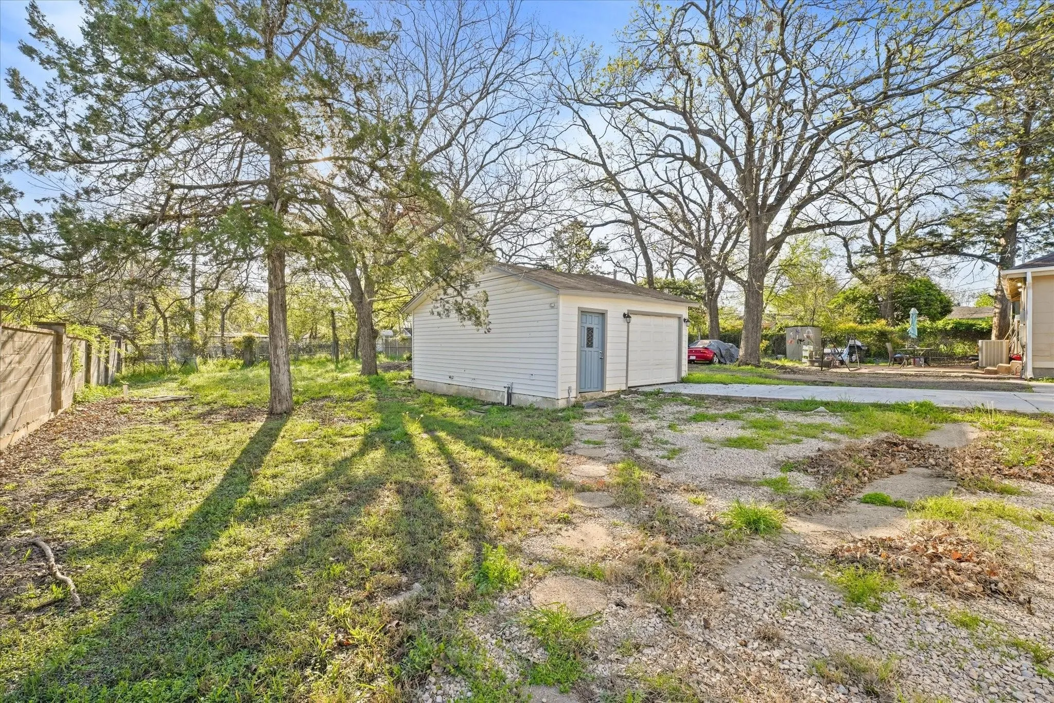 Single Family Residence For Rent in Dallas County , 1122 S Oak Cliff Boulevard, Dallas, Texas 75208, 3 Bedroom, 2 Bathroom, 1 Garage spaces, 1,107 Sqft, built in 1938, mls#21376842, Real Estate Agent in Dallas, Homes For Rent in Dallas county, Homes For Rent in Dallas, Realtor in Dallas Texas, Real Estate Brokerage Independent Realty Texas, Luminita Cordes Realtor
