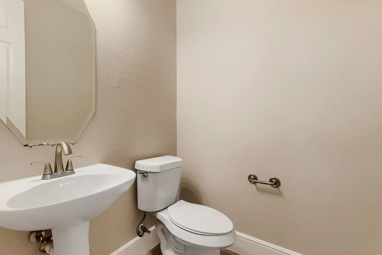 Single Family Residence For Sale in Dallas County , 1343 Valley Vista Drive, Irving, Texas 75063, 4 Bedroom, 3 Bathroom, 2 Garage spaces, 2,997 Sqft, built in 2006, mls#21378667, Real Estate Agent in Irving, Homes For Sale in Dallas county, Homes For Sale in Irving, Realtor in Irving Texas, Real Estate Brokerage Independent Realty Texas, Luminita Cordes Realtor