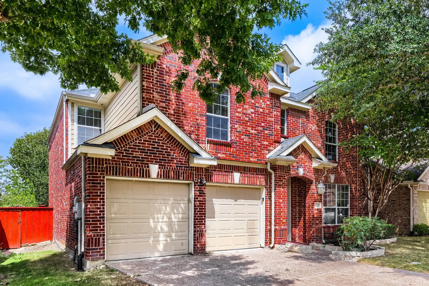 Single Family Residence For Sale in Dallas County , 1343 Valley Vista Drive, Irving, Texas 75063, 4 Bedroom, 3 Bathroom, 2 Garage spaces, 2,997 Sqft, built in 2006, mls#21378667, Real Estate Agent in Irving, Homes For Sale in Dallas county, Homes For Sale in Irving, Realtor in Irving Texas, Real Estate Brokerage Independent Realty Texas, Luminita Cordes Realtor