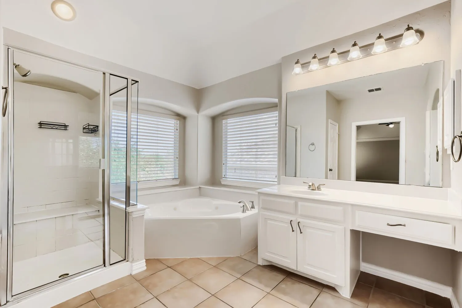 Single Family Residence For Sale in Dallas County , 1343 Valley Vista Drive, Irving, Texas 75063, 4 Bedroom, 3 Bathroom, 2 Garage spaces, 2,997 Sqft, built in 2006, mls#21378667, Real Estate Agent in Irving, Homes For Sale in Dallas county, Homes For Sale in Irving, Realtor in Irving Texas, Real Estate Brokerage Independent Realty Texas, Luminita Cordes Realtor