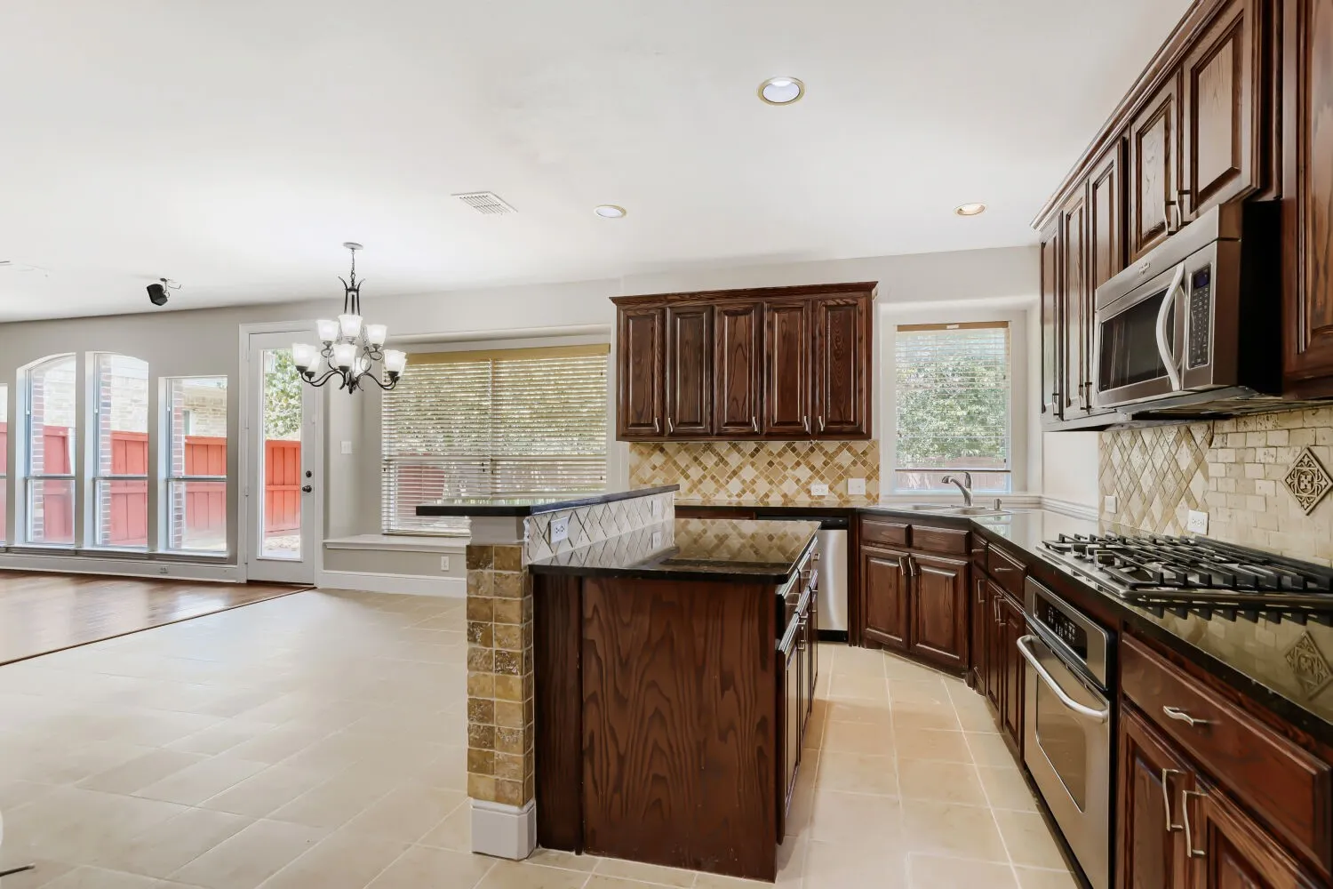 Single Family Residence For Sale in Dallas County , 1343 Valley Vista Drive, Irving, Texas 75063, 4 Bedroom, 3 Bathroom, 2 Garage spaces, 2,997 Sqft, built in 2006, mls#21378667, Real Estate Agent in Irving, Homes For Sale in Dallas county, Homes For Sale in Irving, Realtor in Irving Texas, Real Estate Brokerage Independent Realty Texas, Luminita Cordes Realtor