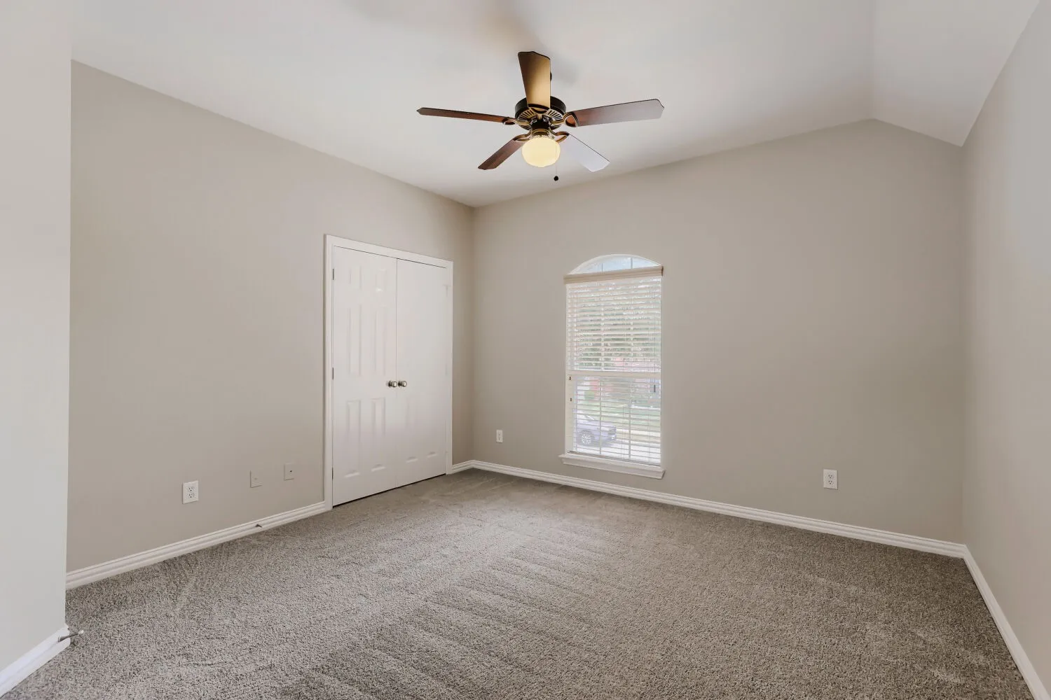 Single Family Residence For Sale in Dallas County , 1343 Valley Vista Drive, Irving, Texas 75063, 4 Bedroom, 3 Bathroom, 2 Garage spaces, 2,997 Sqft, built in 2006, mls#21378667, Real Estate Agent in Irving, Homes For Sale in Dallas county, Homes For Sale in Irving, Realtor in Irving Texas, Real Estate Brokerage Independent Realty Texas, Luminita Cordes Realtor