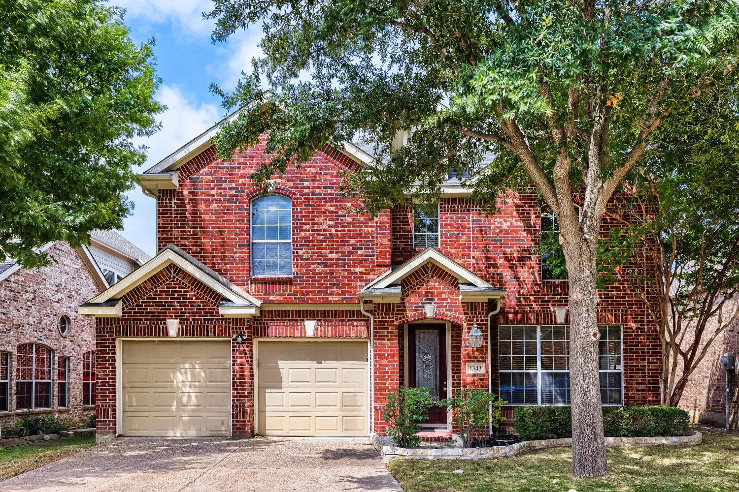 Single Family Residence For Sale in Dallas County , 1343 Valley Vista Drive, Irving, Texas 75063, 4 Bedroom, 3 Bathroom, 2 Garage spaces, 2,997 Sqft, built in 2006, mls#21378667, Real Estate Agent in Irving, Homes For Sale in Dallas county, Homes For Sale in Irving, Realtor in Irving Texas, Real Estate Brokerage Independent Realty Texas, Luminita Cordes Realtor