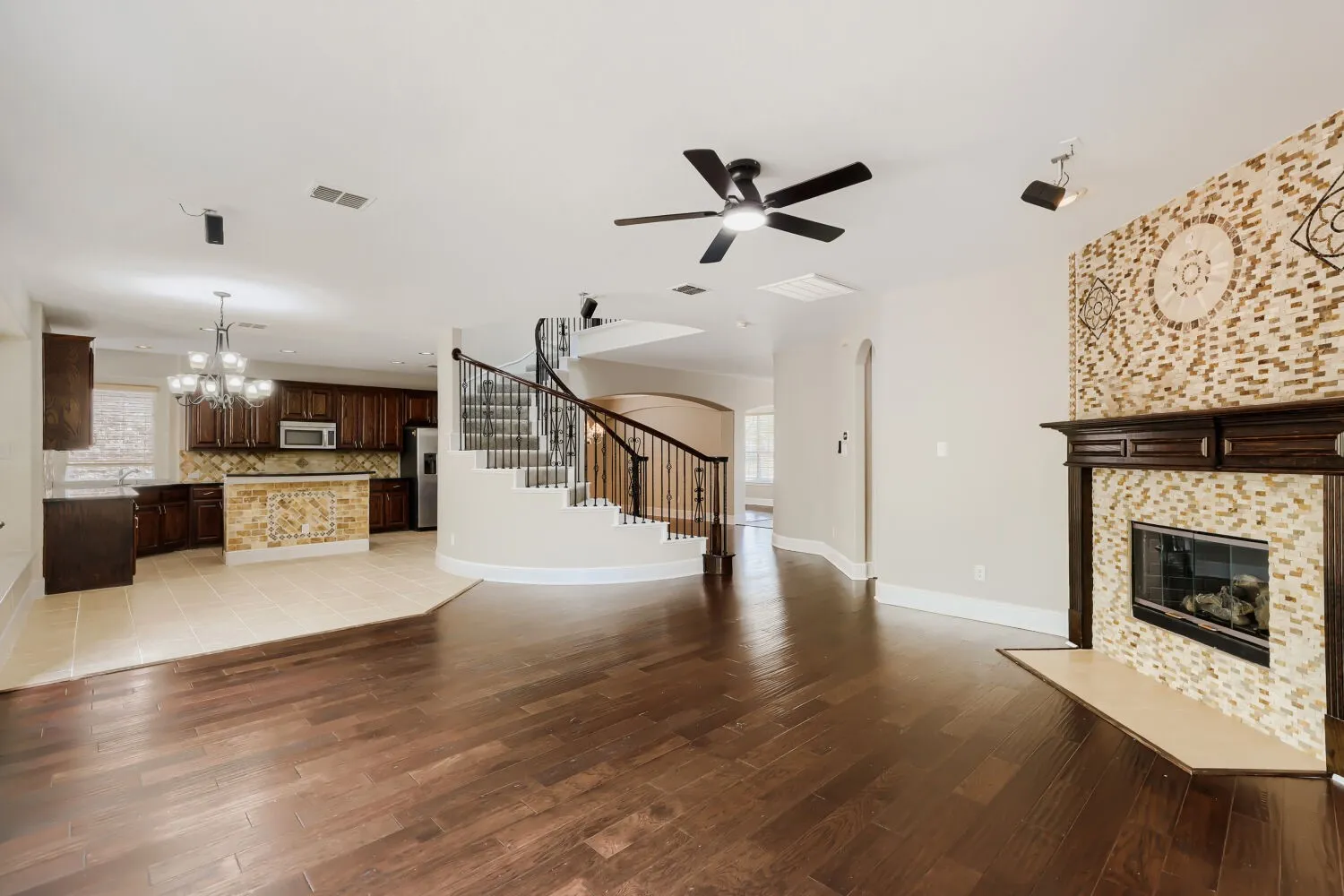 Single Family Residence For Sale in Dallas County , 1343 Valley Vista Drive, Irving, Texas 75063, 4 Bedroom, 3 Bathroom, 2 Garage spaces, 2,997 Sqft, built in 2006, mls#21378667, Real Estate Agent in Irving, Homes For Sale in Dallas county, Homes For Sale in Irving, Realtor in Irving Texas, Real Estate Brokerage Independent Realty Texas, Luminita Cordes Realtor