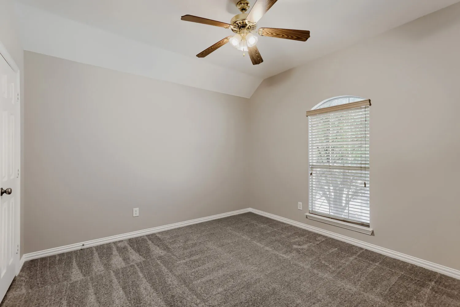 Single Family Residence For Sale in Dallas County , 1343 Valley Vista Drive, Irving, Texas 75063, 4 Bedroom, 3 Bathroom, 2 Garage spaces, 2,997 Sqft, built in 2006, mls#21378667, Real Estate Agent in Irving, Homes For Sale in Dallas county, Homes For Sale in Irving, Realtor in Irving Texas, Real Estate Brokerage Independent Realty Texas, Luminita Cordes Realtor