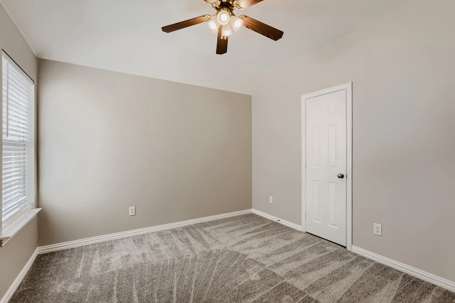 Single Family Residence For Sale in Dallas County , 1343 Valley Vista Drive, Irving, Texas 75063, 4 Bedroom, 3 Bathroom, 2 Garage spaces, 2,997 Sqft, built in 2006, mls#21378667, Real Estate Agent in Irving, Homes For Sale in Dallas county, Homes For Sale in Irving, Realtor in Irving Texas, Real Estate Brokerage Independent Realty Texas, Luminita Cordes Realtor