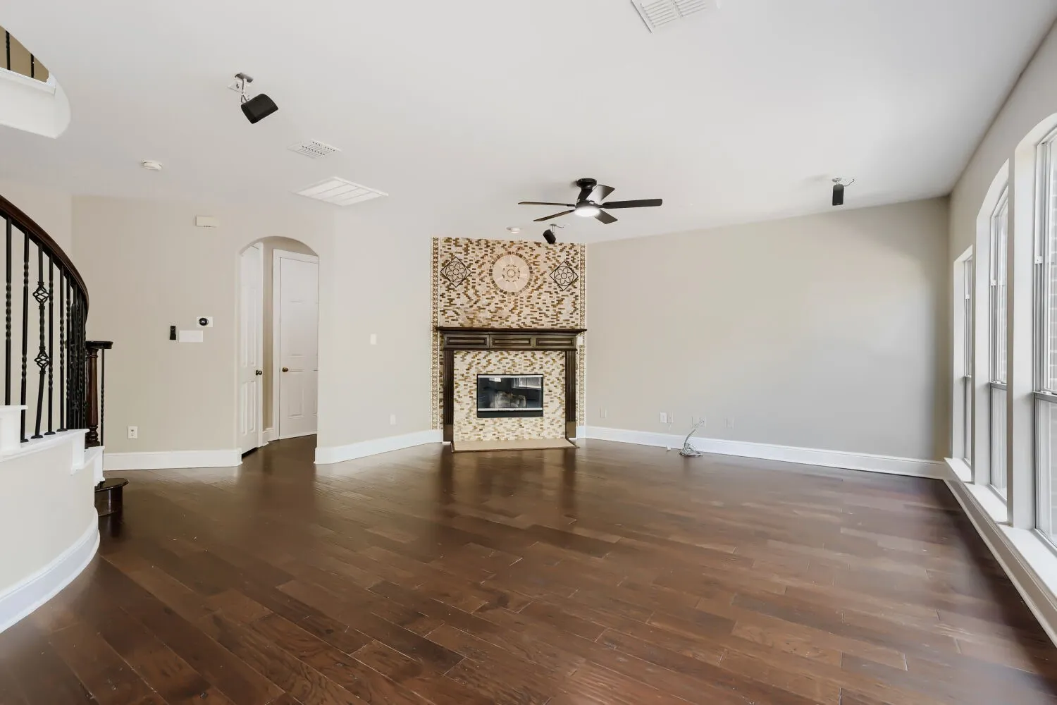 Single Family Residence For Sale in Dallas County , 1343 Valley Vista Drive, Irving, Texas 75063, 4 Bedroom, 3 Bathroom, 2 Garage spaces, 2,997 Sqft, built in 2006, mls#21378667, Real Estate Agent in Irving, Homes For Sale in Dallas county, Homes For Sale in Irving, Realtor in Irving Texas, Real Estate Brokerage Independent Realty Texas, Luminita Cordes Realtor