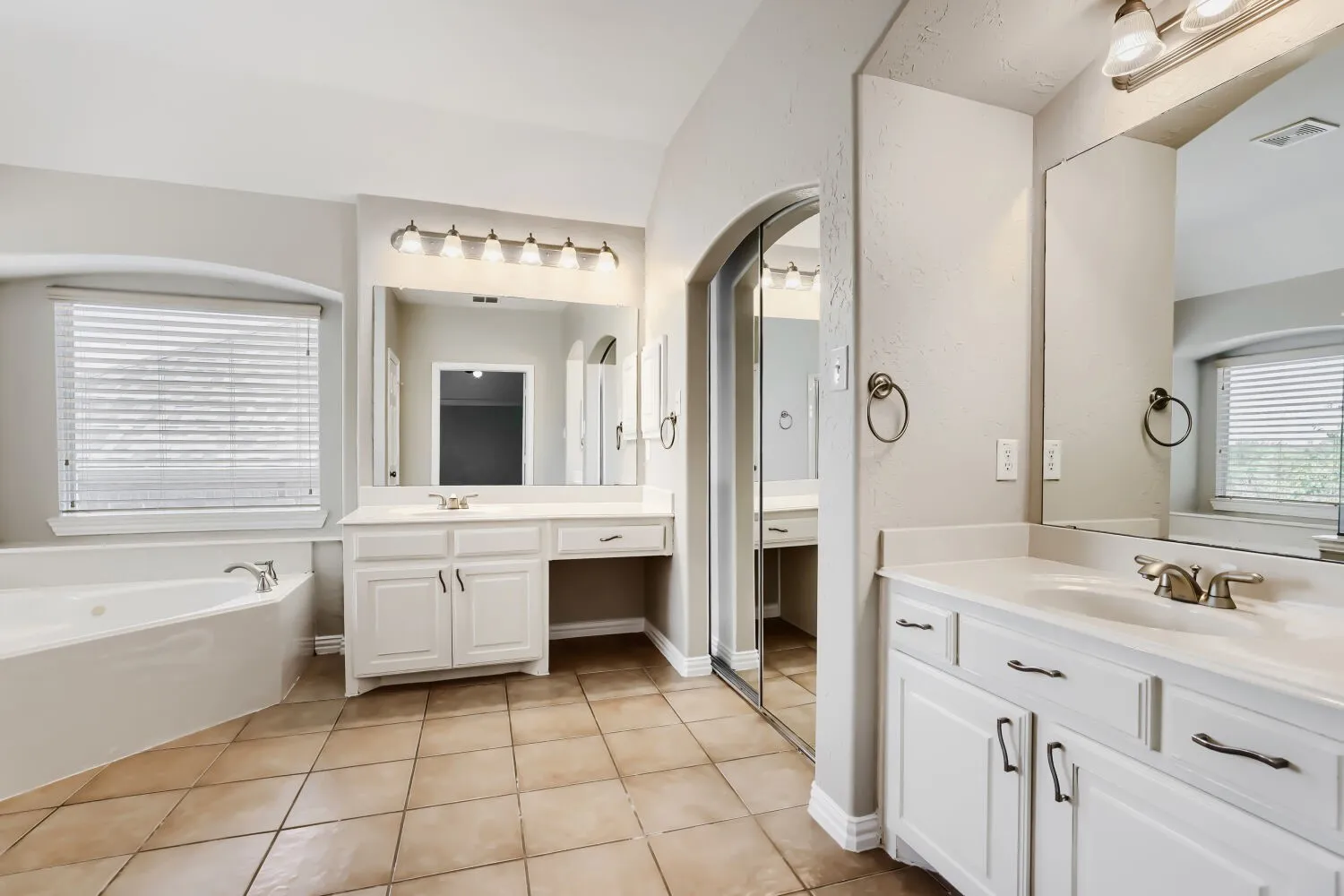 Single Family Residence For Sale in Dallas County , 1343 Valley Vista Drive, Irving, Texas 75063, 4 Bedroom, 3 Bathroom, 2 Garage spaces, 2,997 Sqft, built in 2006, mls#21378667, Real Estate Agent in Irving, Homes For Sale in Dallas county, Homes For Sale in Irving, Realtor in Irving Texas, Real Estate Brokerage Independent Realty Texas, Luminita Cordes Realtor