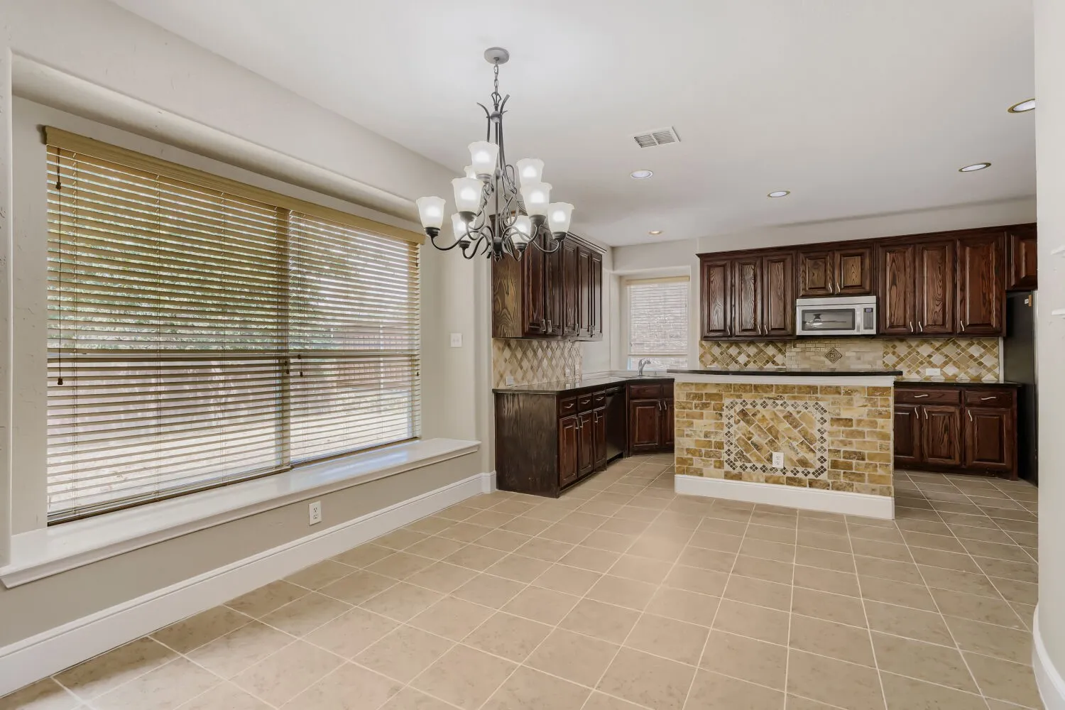 Single Family Residence For Sale in Dallas County , 1343 Valley Vista Drive, Irving, Texas 75063, 4 Bedroom, 3 Bathroom, 2 Garage spaces, 2,997 Sqft, built in 2006, mls#21378667, Real Estate Agent in Irving, Homes For Sale in Dallas county, Homes For Sale in Irving, Realtor in Irving Texas, Real Estate Brokerage Independent Realty Texas, Luminita Cordes Realtor