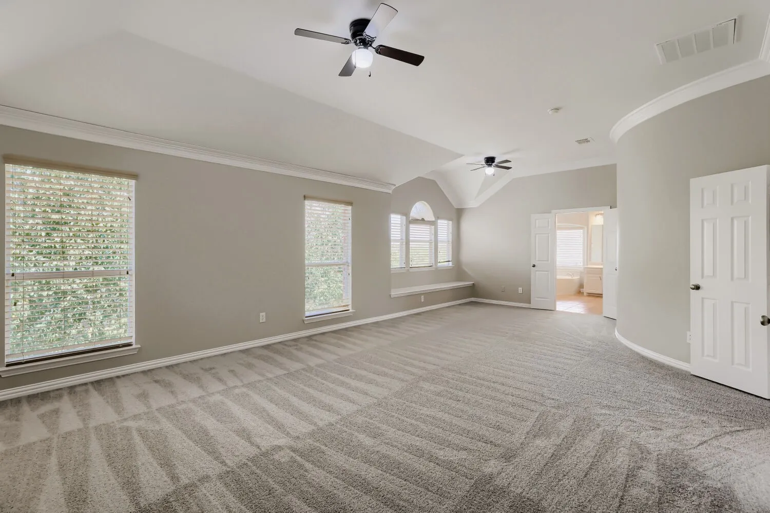 Single Family Residence For Sale in Dallas County , 1343 Valley Vista Drive, Irving, Texas 75063, 4 Bedroom, 3 Bathroom, 2 Garage spaces, 2,997 Sqft, built in 2006, mls#21378667, Real Estate Agent in Irving, Homes For Sale in Dallas county, Homes For Sale in Irving, Realtor in Irving Texas, Real Estate Brokerage Independent Realty Texas, Luminita Cordes Realtor