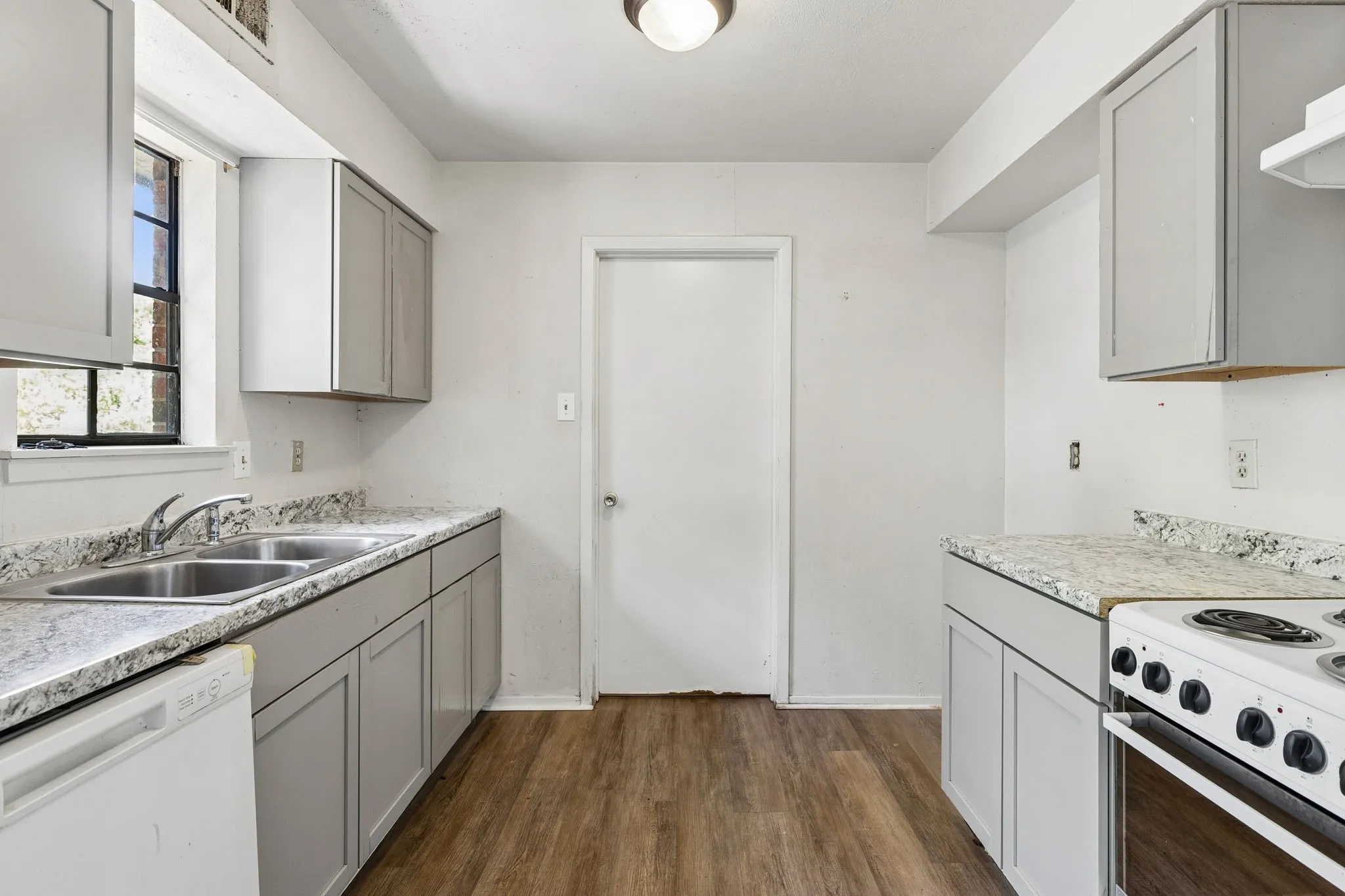 Duplex For Rent in Dallas County , 1823 Randolph Drive, Garland, Texas 75041, 2 Bedroom, 1 Bathroom, Garage spaces, 847 Sqft, built in 1980, mls#21336301, Real Estate Agent in Garland, Homes For Rent in Dallas county, Homes For Rent in Garland, Realtor in Garland Texas, Real Estate Brokerage Independent Realty Texas, Luminita Cordes Realtor
