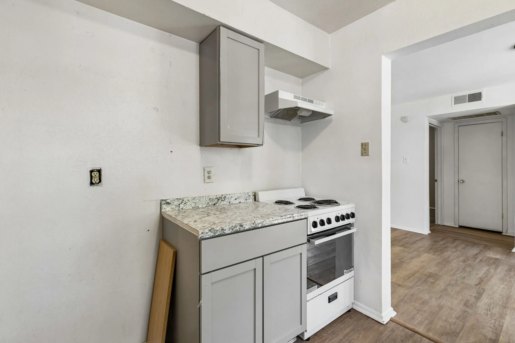 Duplex For Rent in Dallas County , 1823 Randolph Drive, Garland, Texas 75041, 2 Bedroom, 1 Bathroom, Garage spaces, 847 Sqft, built in 1980, mls#21336301, Real Estate Agent in Garland, Homes For Rent in Dallas county, Homes For Rent in Garland, Realtor in Garland Texas, Real Estate Brokerage Independent Realty Texas, Luminita Cordes Realtor