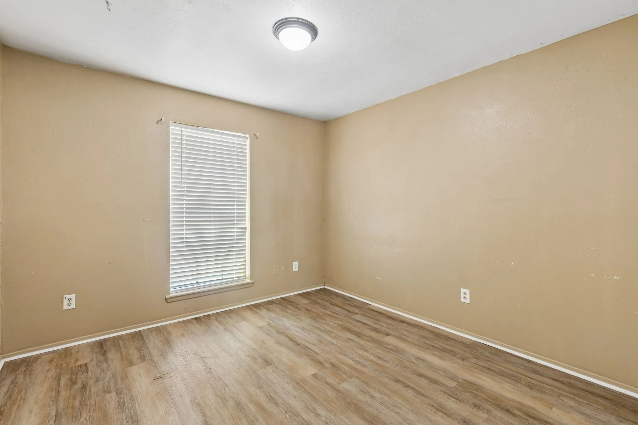 Duplex For Rent in Dallas County , 1823 Randolph Drive, Garland, Texas 75041, 2 Bedroom, 1 Bathroom, Garage spaces, 847 Sqft, built in 1980, mls#21336301, Real Estate Agent in Garland, Homes For Rent in Dallas county, Homes For Rent in Garland, Realtor in Garland Texas, Real Estate Brokerage Independent Realty Texas, Luminita Cordes Realtor