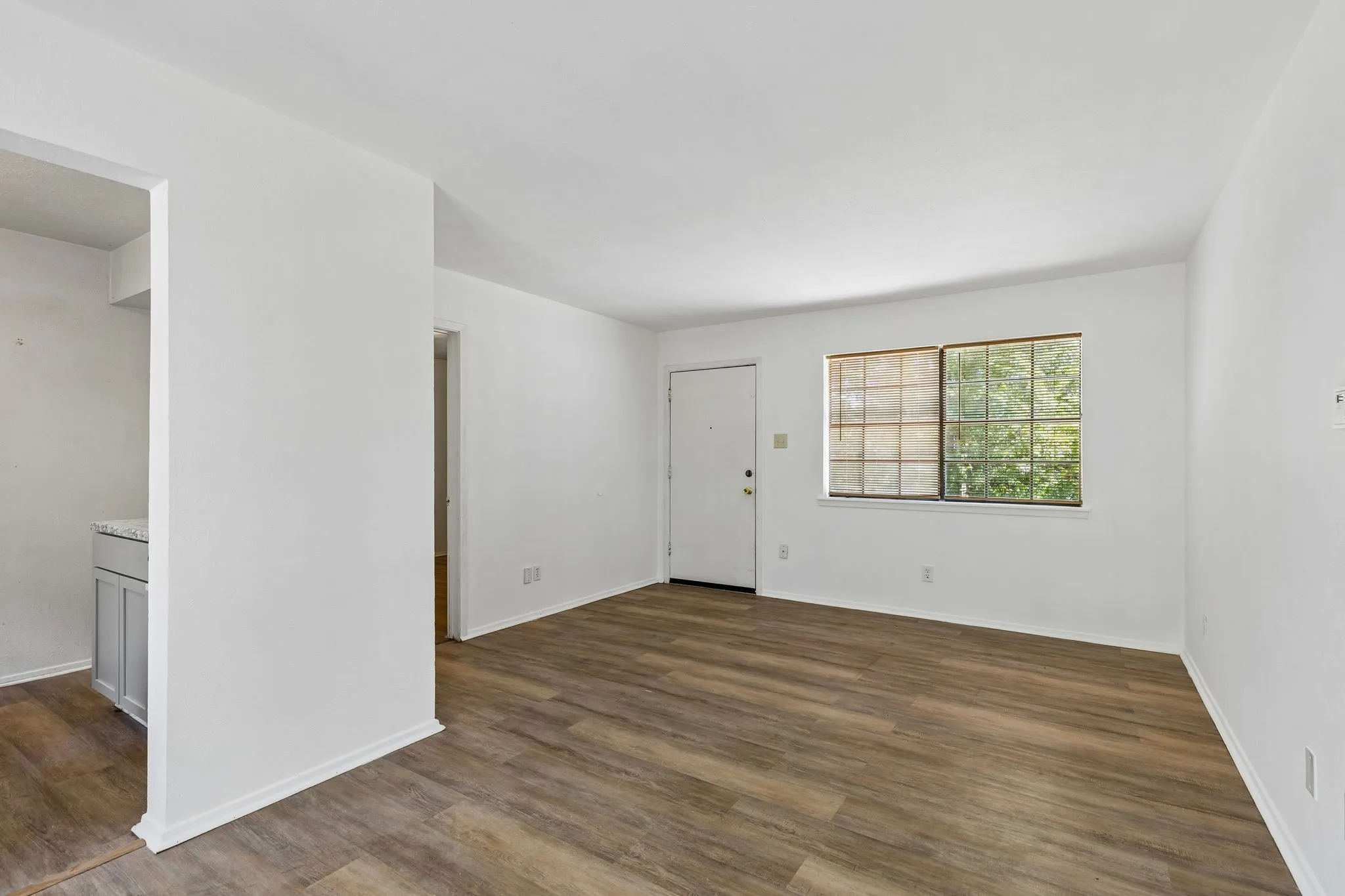 Duplex For Rent in Dallas County , 1823 Randolph Drive, Garland, Texas 75041, 2 Bedroom, 1 Bathroom, Garage spaces, 847 Sqft, built in 1980, mls#21336301, Real Estate Agent in Garland, Homes For Rent in Dallas county, Homes For Rent in Garland, Realtor in Garland Texas, Real Estate Brokerage Independent Realty Texas, Luminita Cordes Realtor