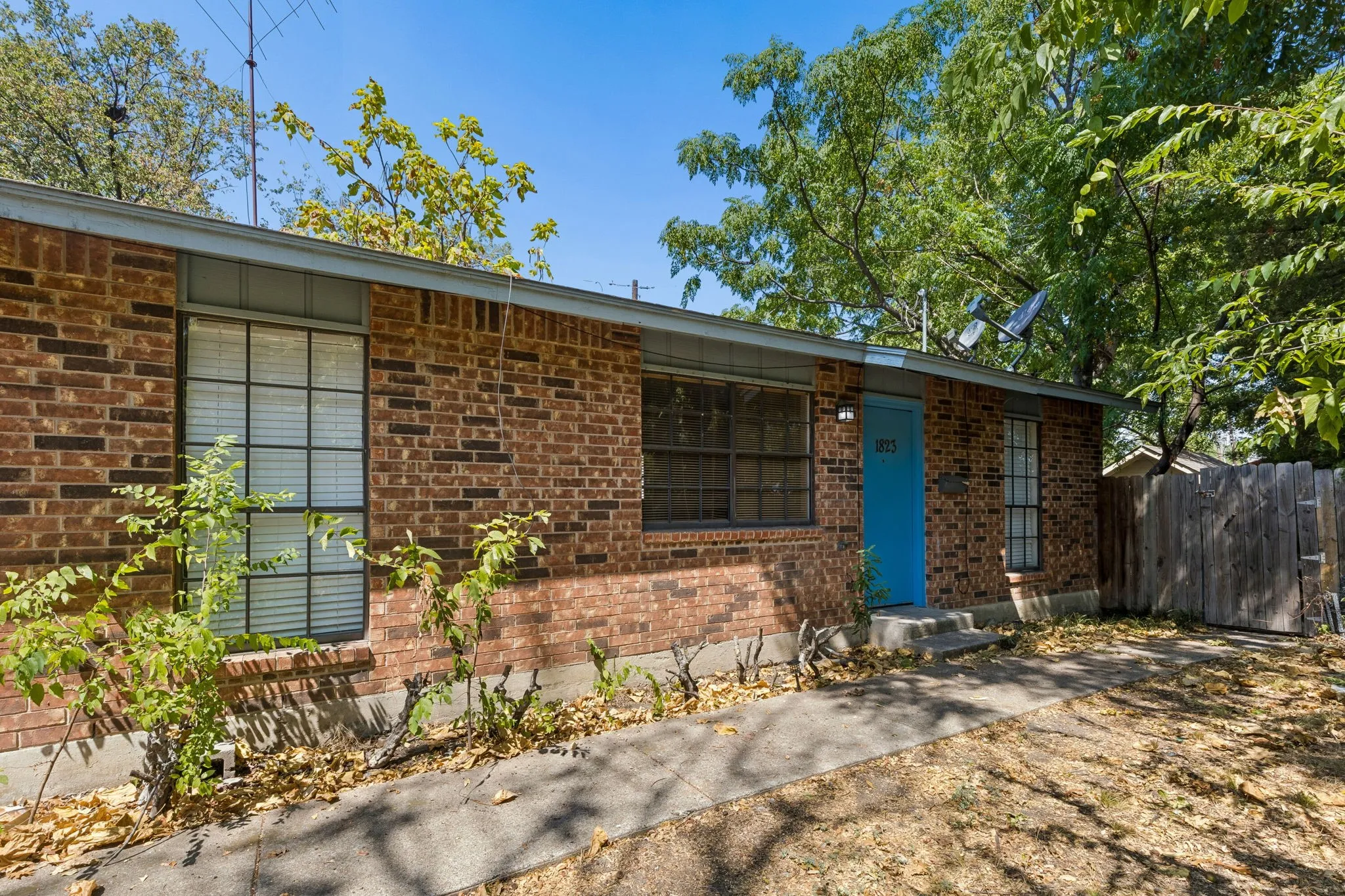 Duplex For Rent in Dallas County , 1823 Randolph Drive, Garland, Texas 75041, 2 Bedroom, 1 Bathroom, Garage spaces, 847 Sqft, built in 1980, mls#21336301, Real Estate Agent in Garland, Homes For Rent in Dallas county, Homes For Rent in Garland, Realtor in Garland Texas, Real Estate Brokerage Independent Realty Texas, Luminita Cordes Realtor