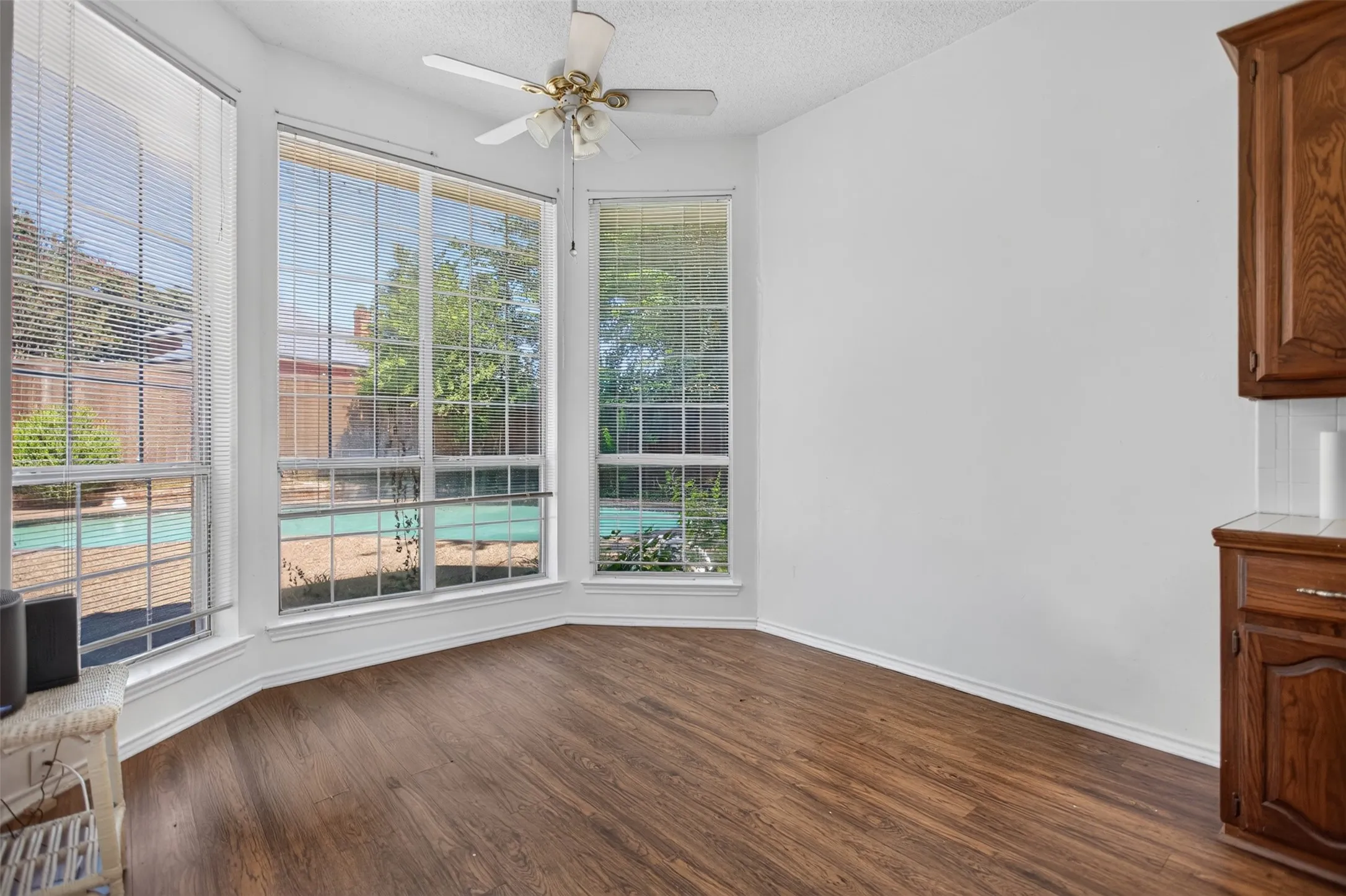 Single Family Residence For Sale in Rockwall County , 9117 Lakepointe Avenue, Rowlett, Texas 75088, 3 Bedroom, 3 Bathroom, 2 Garage spaces, 2,152 Sqft, built in 1990, mls#21379421, Real Estate Agent in Rowlett, Homes For Sale in Rockwall county, Homes For Sale in Rowlett, Realtor in Rowlett Texas, Real Estate Brokerage Independent Realty Texas, Luminita Cordes Realtor