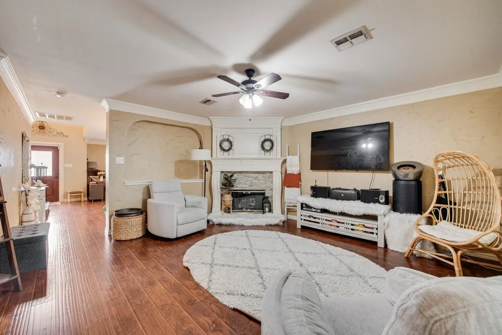 Single Family Residence For Sale in Tarrant County , 7602 Stanhope Lane, Arlington, Texas 76001, 4 Bedroom, 3 Bathroom, 2 Garage spaces, 2,209 Sqft, built in 2001, mls#21379098, Real Estate Agent in Arlington, Homes For Sale in Tarrant county, Homes For Sale in Arlington, Realtor in Arlington Texas, Real Estate Brokerage Independent Realty Texas, Luminita Cordes Realtor