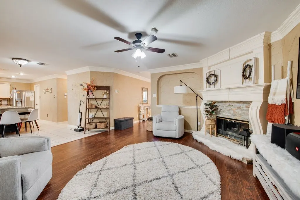 Single Family Residence For Sale in Tarrant County , 7602 Stanhope Lane, Arlington, Texas 76001, 4 Bedroom, 3 Bathroom, 2 Garage spaces, 2,209 Sqft, built in 2001, mls#21379098, Real Estate Agent in Arlington, Homes For Sale in Tarrant county, Homes For Sale in Arlington, Realtor in Arlington Texas, Real Estate Brokerage Independent Realty Texas, Luminita Cordes Realtor