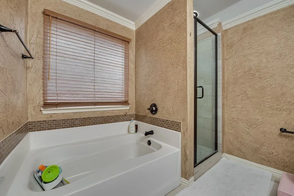 Single Family Residence For Sale in Tarrant County , 7602 Stanhope Lane, Arlington, Texas 76001, 4 Bedroom, 3 Bathroom, 2 Garage spaces, 2,209 Sqft, built in 2001, mls#21379098, Real Estate Agent in Arlington, Homes For Sale in Tarrant county, Homes For Sale in Arlington, Realtor in Arlington Texas, Real Estate Brokerage Independent Realty Texas, Luminita Cordes Realtor