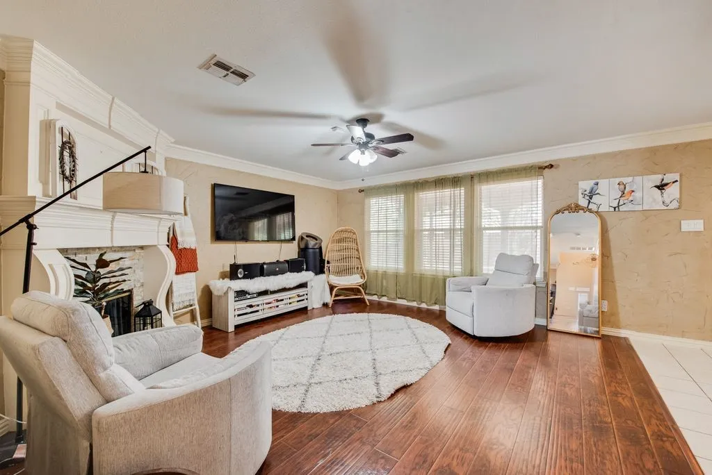 Single Family Residence For Sale in Tarrant County , 7602 Stanhope Lane, Arlington, Texas 76001, 4 Bedroom, 3 Bathroom, 2 Garage spaces, 2,209 Sqft, built in 2001, mls#21379098, Real Estate Agent in Arlington, Homes For Sale in Tarrant county, Homes For Sale in Arlington, Realtor in Arlington Texas, Real Estate Brokerage Independent Realty Texas, Luminita Cordes Realtor