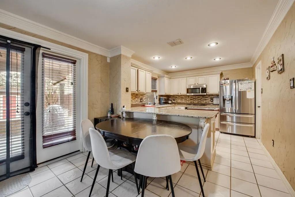 Single Family Residence For Sale in Tarrant County , 7602 Stanhope Lane, Arlington, Texas 76001, 4 Bedroom, 3 Bathroom, 2 Garage spaces, 2,209 Sqft, built in 2001, mls#21379098, Real Estate Agent in Arlington, Homes For Sale in Tarrant county, Homes For Sale in Arlington, Realtor in Arlington Texas, Real Estate Brokerage Independent Realty Texas, Luminita Cordes Realtor