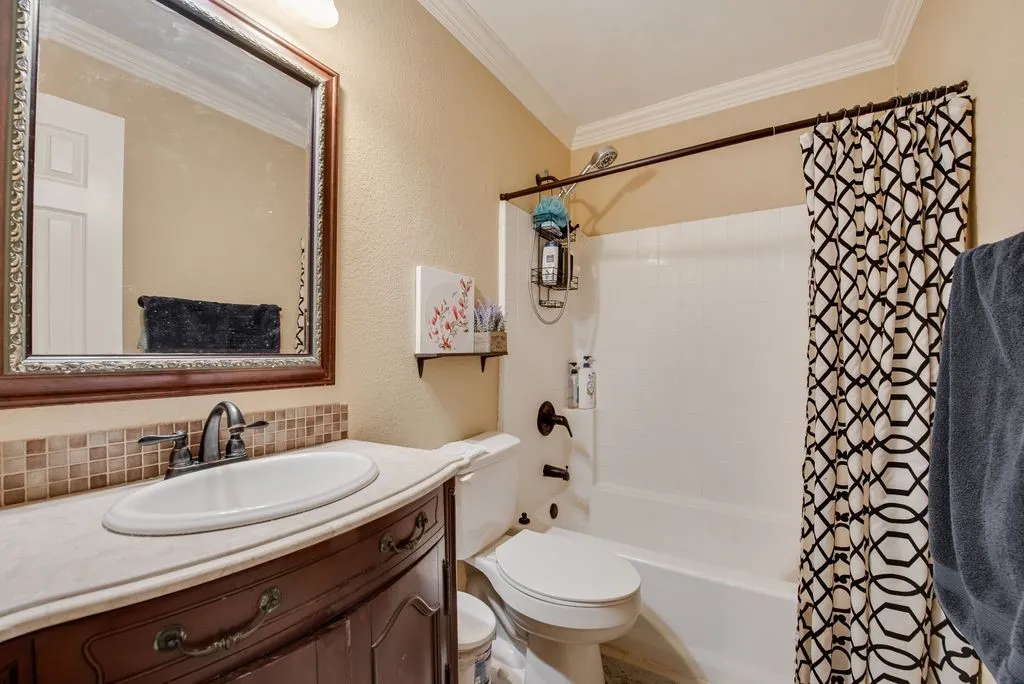 Single Family Residence For Sale in Tarrant County , 7602 Stanhope Lane, Arlington, Texas 76001, 4 Bedroom, 3 Bathroom, 2 Garage spaces, 2,209 Sqft, built in 2001, mls#21379098, Real Estate Agent in Arlington, Homes For Sale in Tarrant county, Homes For Sale in Arlington, Realtor in Arlington Texas, Real Estate Brokerage Independent Realty Texas, Luminita Cordes Realtor