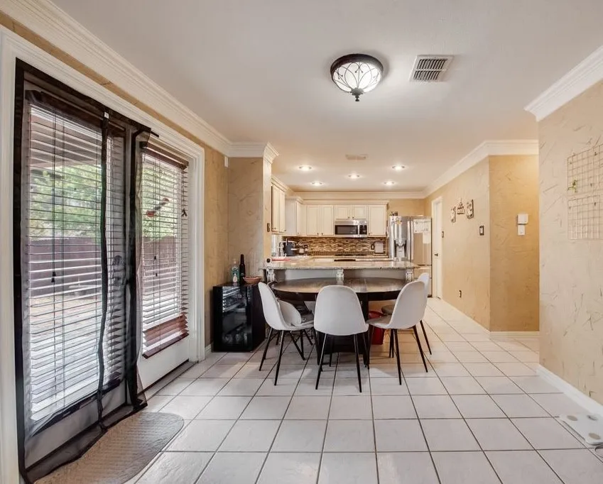 Single Family Residence For Sale in Tarrant County , 7602 Stanhope Lane, Arlington, Texas 76001, 4 Bedroom, 3 Bathroom, 2 Garage spaces, 2,209 Sqft, built in 2001, mls#21379098, Real Estate Agent in Arlington, Homes For Sale in Tarrant county, Homes For Sale in Arlington, Realtor in Arlington Texas, Real Estate Brokerage Independent Realty Texas, Luminita Cordes Realtor