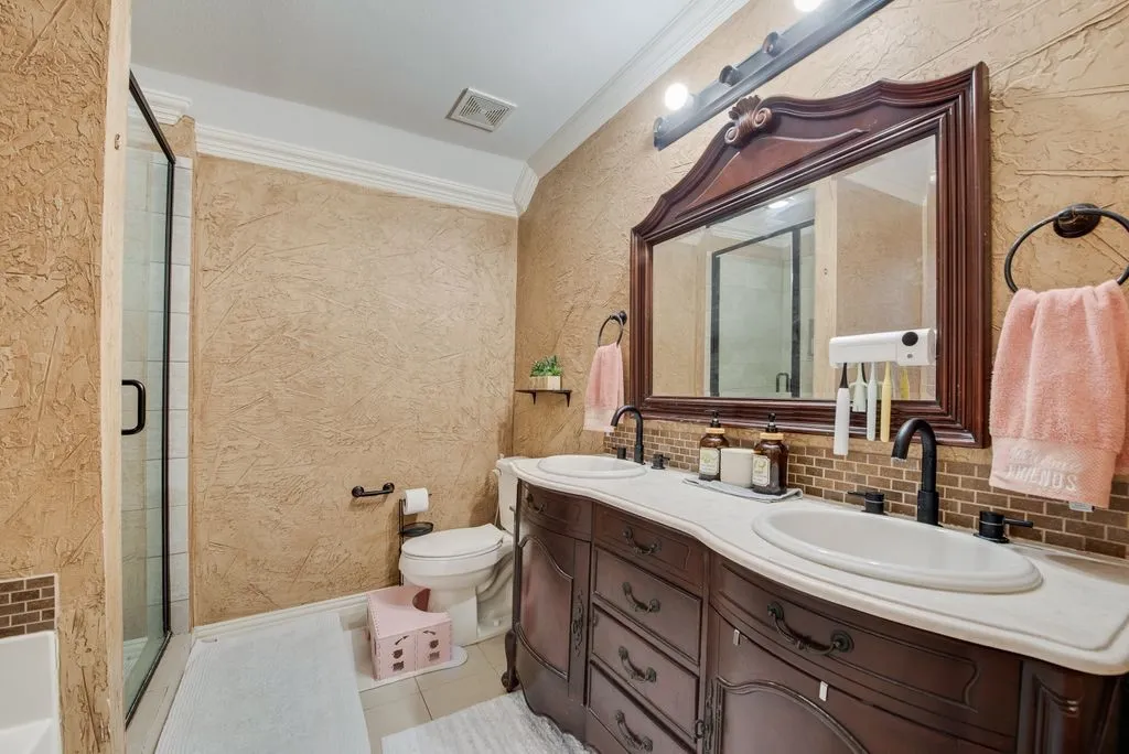 Single Family Residence For Sale in Tarrant County , 7602 Stanhope Lane, Arlington, Texas 76001, 4 Bedroom, 3 Bathroom, 2 Garage spaces, 2,209 Sqft, built in 2001, mls#21379098, Real Estate Agent in Arlington, Homes For Sale in Tarrant county, Homes For Sale in Arlington, Realtor in Arlington Texas, Real Estate Brokerage Independent Realty Texas, Luminita Cordes Realtor