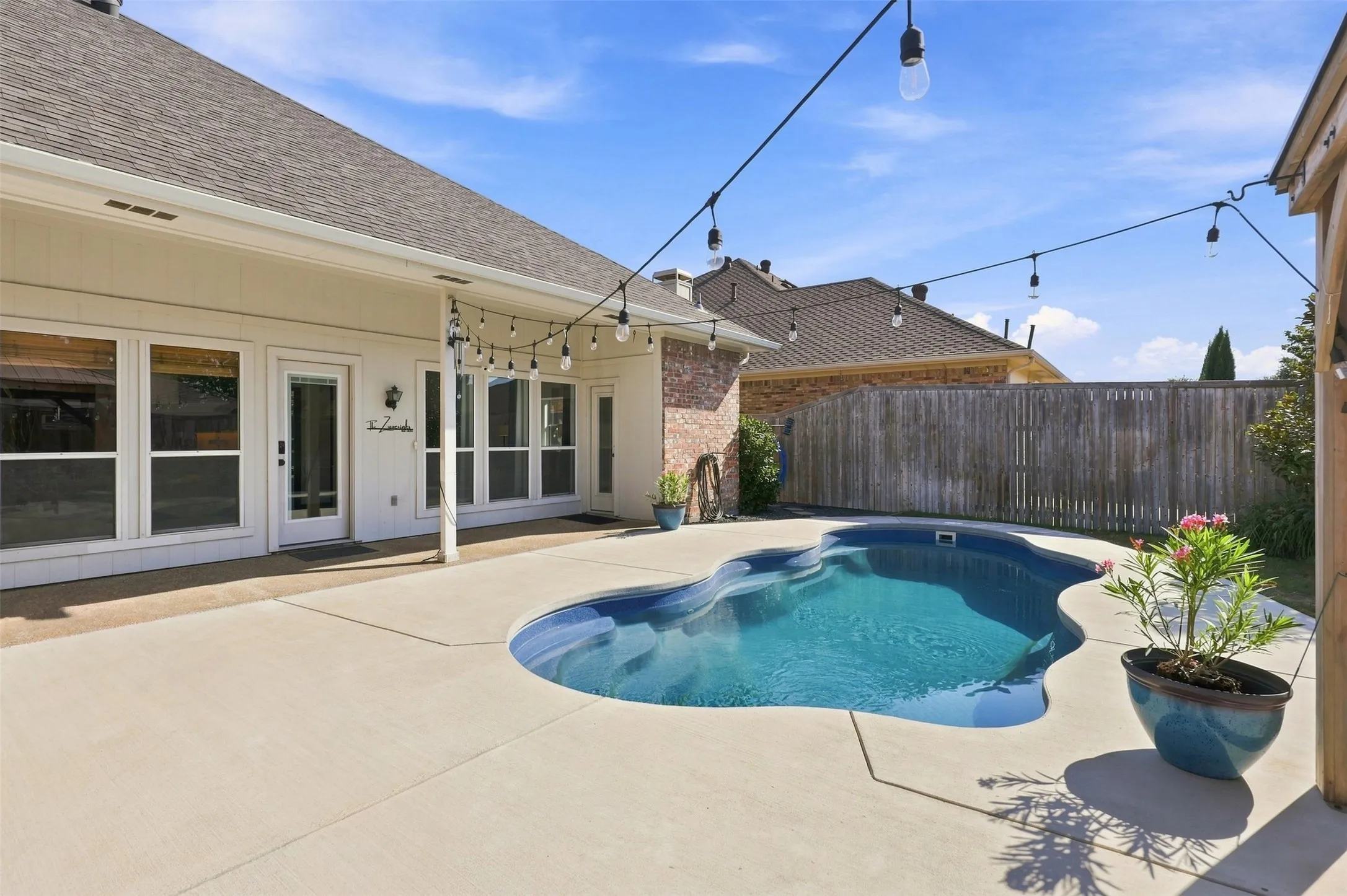 Single Family Residence For Sale in Collin County , 2416 Redfield Drive, Plano, Texas 75025, 4 Bedroom, 3 Bathroom, 2 Garage spaces, 2,326 Sqft, built in 1987, mls#21379400, Real Estate Agent in Plano, Homes For Sale in Collin county, Homes For Sale in Plano, Realtor in Plano Texas, Real Estate Brokerage Independent Realty Texas, Luminita Cordes Realtor