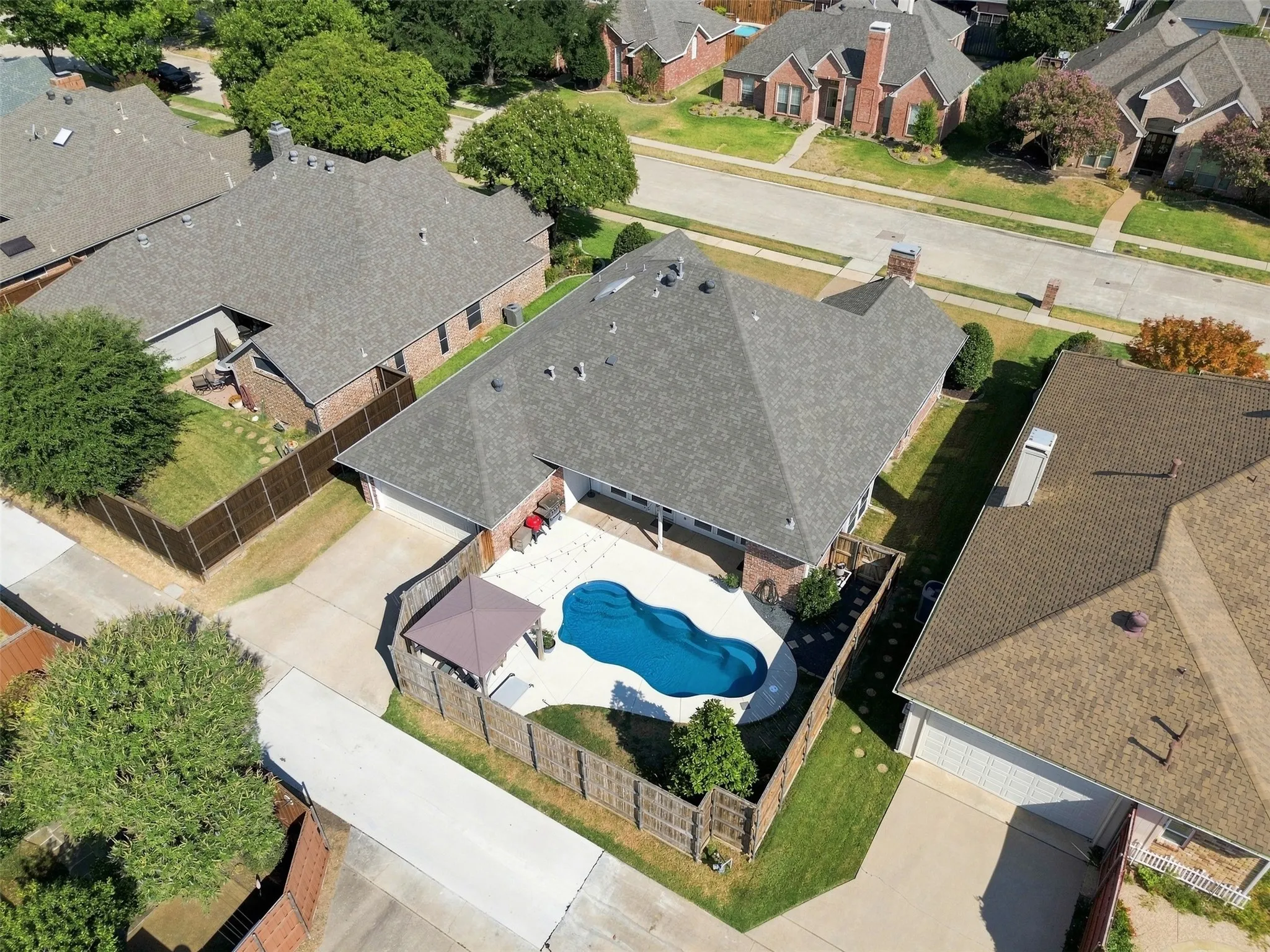Single Family Residence For Sale in Collin County , 2416 Redfield Drive, Plano, Texas 75025, 4 Bedroom, 3 Bathroom, 2 Garage spaces, 2,326 Sqft, built in 1987, mls#21379400, Real Estate Agent in Plano, Homes For Sale in Collin county, Homes For Sale in Plano, Realtor in Plano Texas, Real Estate Brokerage Independent Realty Texas, Luminita Cordes Realtor