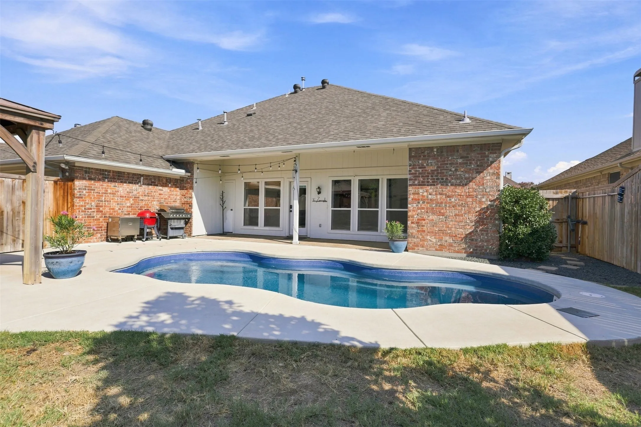 Single Family Residence For Sale in Collin County , 2416 Redfield Drive, Plano, Texas 75025, 4 Bedroom, 3 Bathroom, 2 Garage spaces, 2,326 Sqft, built in 1987, mls#21379400, Real Estate Agent in Plano, Homes For Sale in Collin county, Homes For Sale in Plano, Realtor in Plano Texas, Real Estate Brokerage Independent Realty Texas, Luminita Cordes Realtor