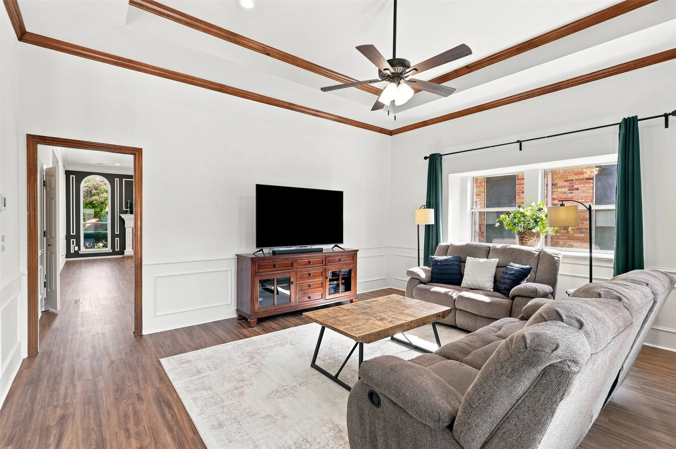 Single Family Residence For Sale in Collin County , 2416 Redfield Drive, Plano, Texas 75025, 4 Bedroom, 3 Bathroom, 2 Garage spaces, 2,326 Sqft, built in 1987, mls#21379400, Real Estate Agent in Plano, Homes For Sale in Collin county, Homes For Sale in Plano, Realtor in Plano Texas, Real Estate Brokerage Independent Realty Texas, Luminita Cordes Realtor