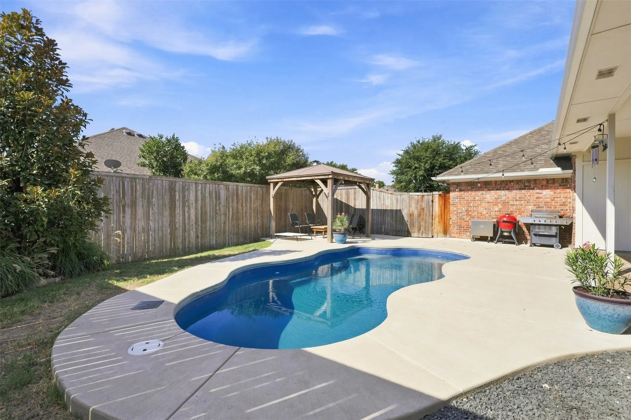Single Family Residence For Sale in Collin County , 2416 Redfield Drive, Plano, Texas 75025, 4 Bedroom, 3 Bathroom, 2 Garage spaces, 2,326 Sqft, built in 1987, mls#21379400, Real Estate Agent in Plano, Homes For Sale in Collin county, Homes For Sale in Plano, Realtor in Plano Texas, Real Estate Brokerage Independent Realty Texas, Luminita Cordes Realtor
