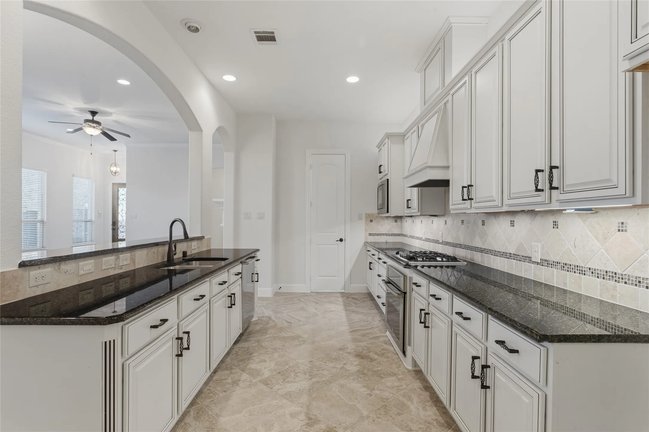 Single Family Residence For Sale in Denton County , 688 Kimblewick Drive, Frisco, Texas 75036, 3 Bedroom, 2 Bathroom, 2 Garage spaces, 1,909 Sqft, built in 2015, mls#21317279, Real Estate Agent in Frisco, Homes For Sale in Denton county, Homes For Sale in Frisco, Realtor in Frisco Texas, Real Estate Brokerage Independent Realty Texas, Luminita Cordes Realtor