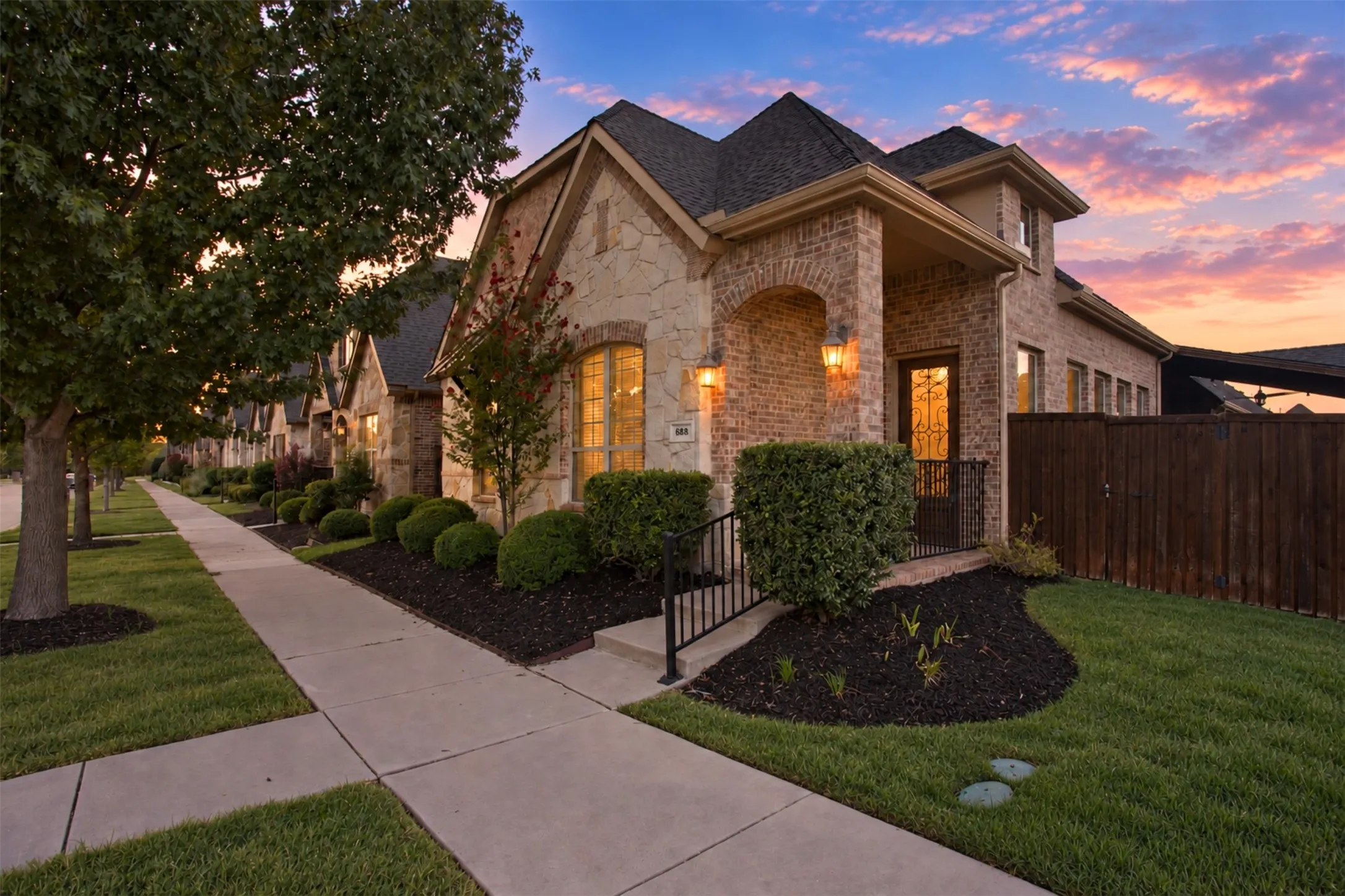 Single Family Residence For Sale in Denton County , 688 Kimblewick Drive, Frisco, Texas 75036, 3 Bedroom, 2 Bathroom, 2 Garage spaces, 1,909 Sqft, built in 2015, mls#21317279, Real Estate Agent in Frisco, Homes For Sale in Denton county, Homes For Sale in Frisco, Realtor in Frisco Texas, Real Estate Brokerage Independent Realty Texas, Luminita Cordes Realtor
