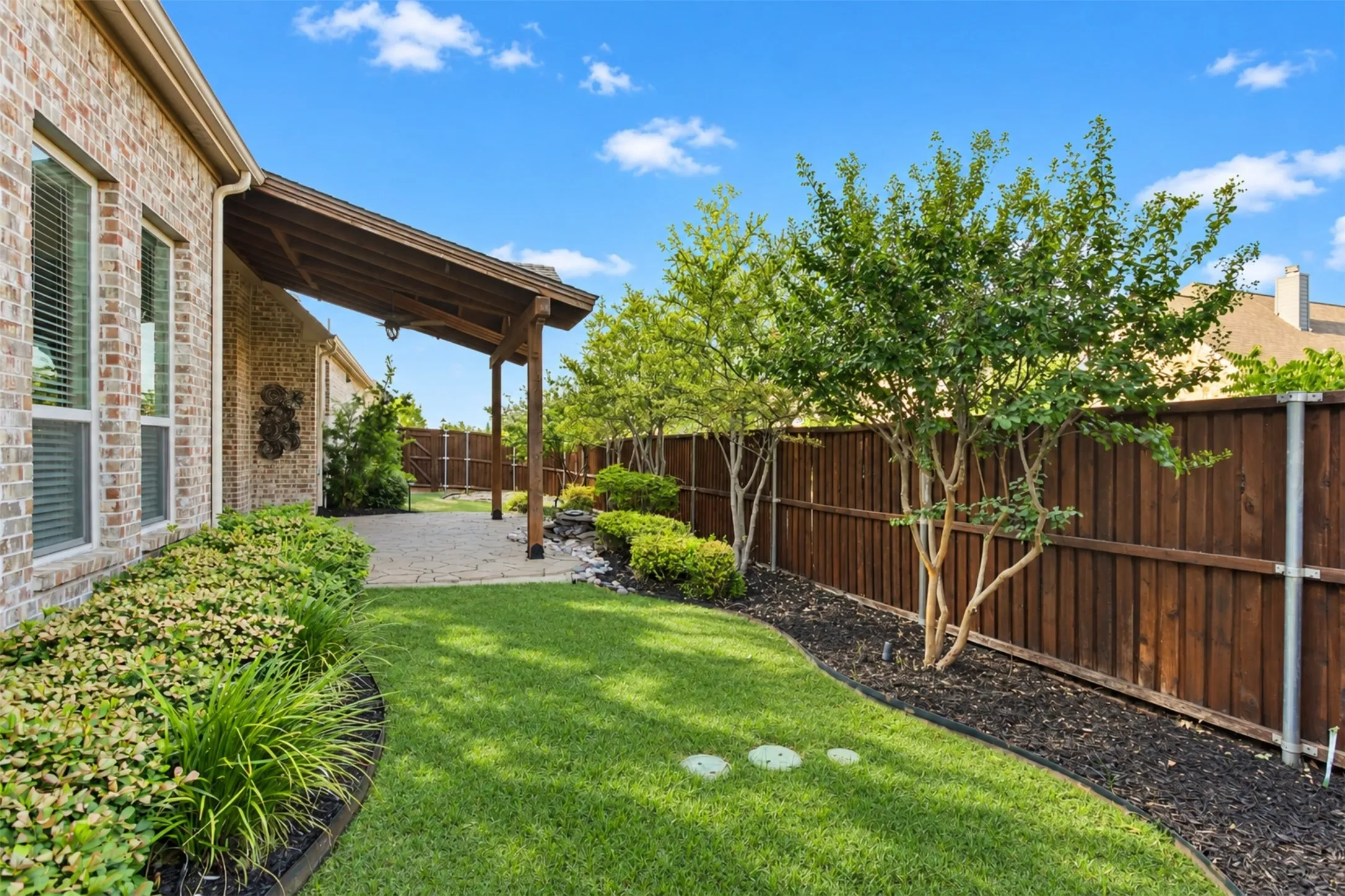 Single Family Residence For Sale in Denton County , 688 Kimblewick Drive, Frisco, Texas 75036, 3 Bedroom, 2 Bathroom, 2 Garage spaces, 1,909 Sqft, built in 2015, mls#21317279, Real Estate Agent in Frisco, Homes For Sale in Denton county, Homes For Sale in Frisco, Realtor in Frisco Texas, Real Estate Brokerage Independent Realty Texas, Luminita Cordes Realtor
