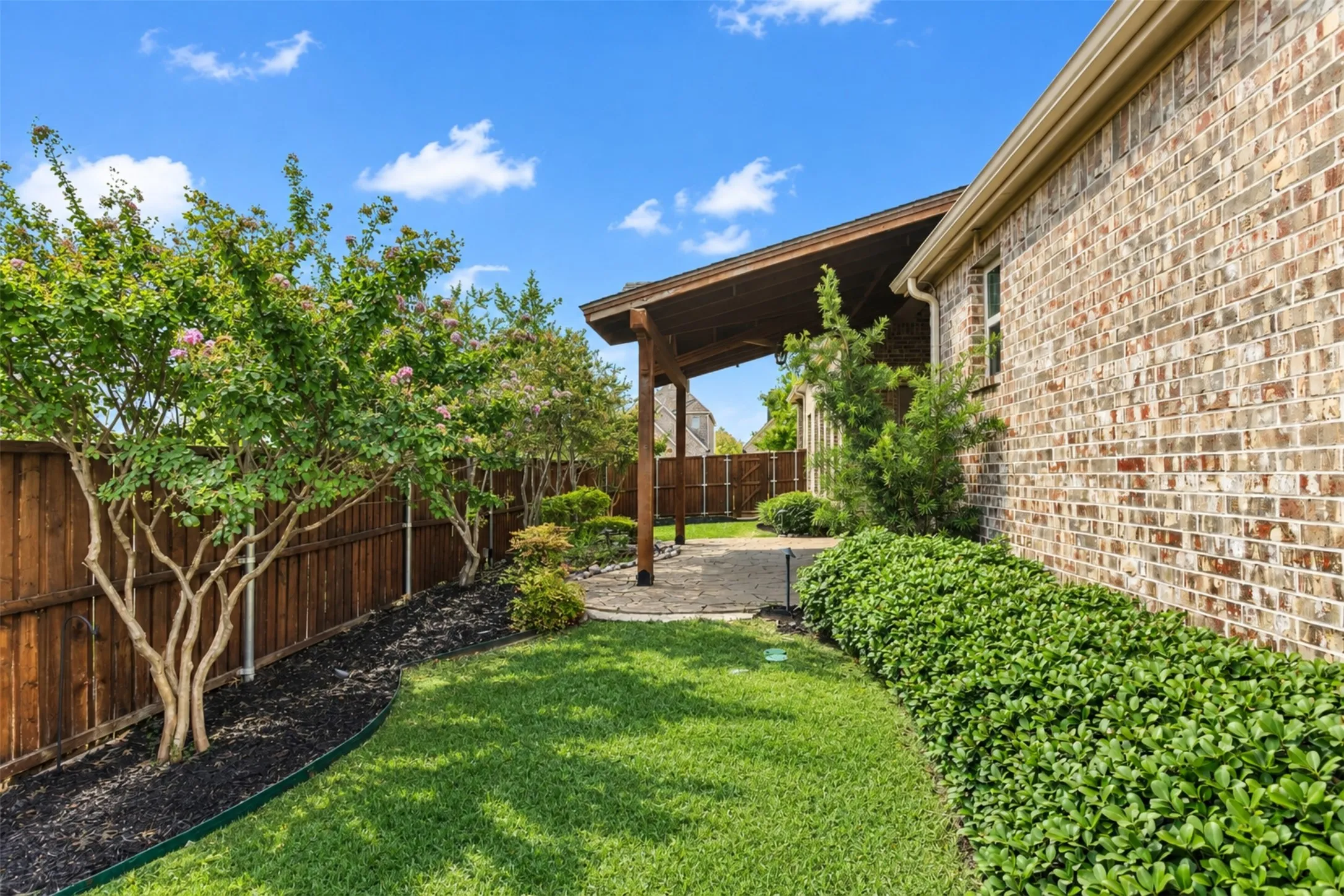 Single Family Residence For Sale in Denton County , 688 Kimblewick Drive, Frisco, Texas 75036, 3 Bedroom, 2 Bathroom, 2 Garage spaces, 1,909 Sqft, built in 2015, mls#21317279, Real Estate Agent in Frisco, Homes For Sale in Denton county, Homes For Sale in Frisco, Realtor in Frisco Texas, Real Estate Brokerage Independent Realty Texas, Luminita Cordes Realtor