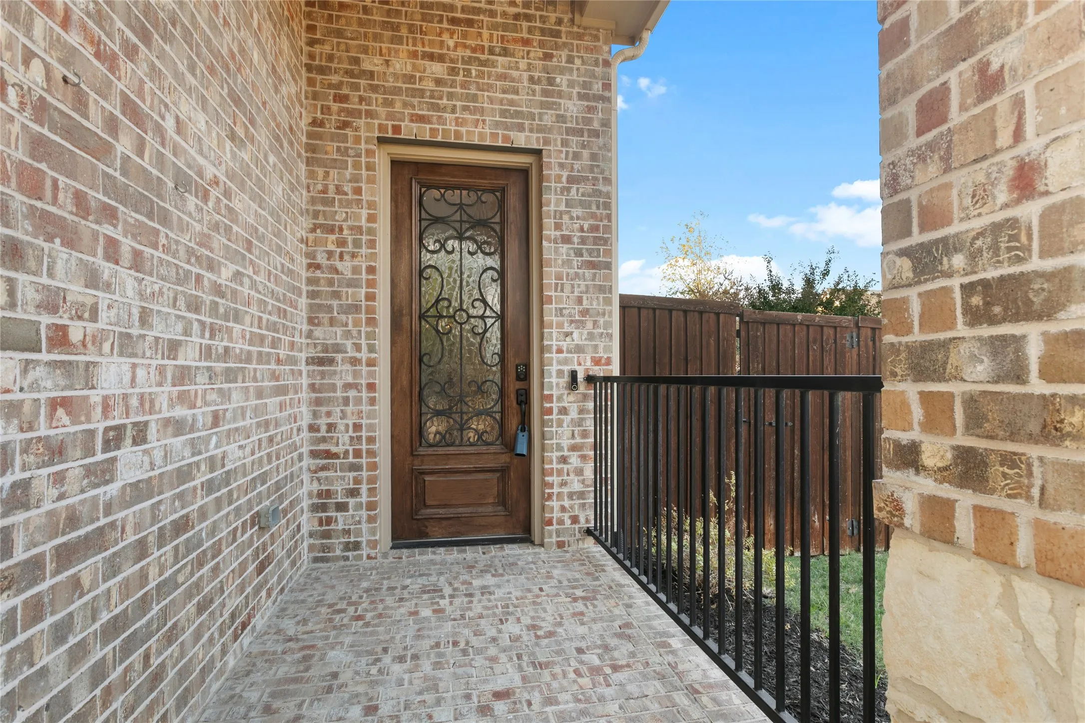 Single Family Residence For Sale in Denton County , 688 Kimblewick Drive, Frisco, Texas 75036, 3 Bedroom, 2 Bathroom, 2 Garage spaces, 1,909 Sqft, built in 2015, mls#21317279, Real Estate Agent in Frisco, Homes For Sale in Denton county, Homes For Sale in Frisco, Realtor in Frisco Texas, Real Estate Brokerage Independent Realty Texas, Luminita Cordes Realtor