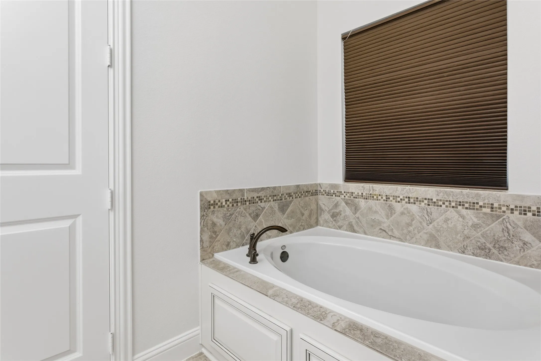 Single Family Residence For Sale in Denton County , 688 Kimblewick Drive, Frisco, Texas 75036, 3 Bedroom, 2 Bathroom, 2 Garage spaces, 1,909 Sqft, built in 2015, mls#21317279, Real Estate Agent in Frisco, Homes For Sale in Denton county, Homes For Sale in Frisco, Realtor in Frisco Texas, Real Estate Brokerage Independent Realty Texas, Luminita Cordes Realtor