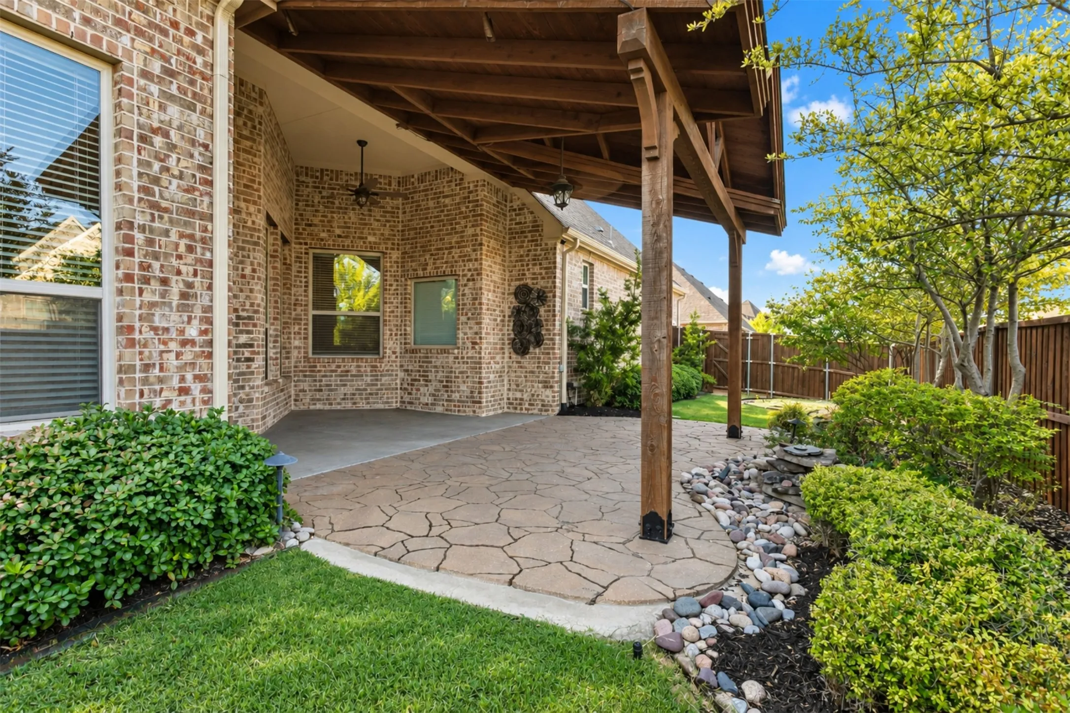 Single Family Residence For Sale in Denton County , 688 Kimblewick Drive, Frisco, Texas 75036, 3 Bedroom, 2 Bathroom, 2 Garage spaces, 1,909 Sqft, built in 2015, mls#21317279, Real Estate Agent in Frisco, Homes For Sale in Denton county, Homes For Sale in Frisco, Realtor in Frisco Texas, Real Estate Brokerage Independent Realty Texas, Luminita Cordes Realtor