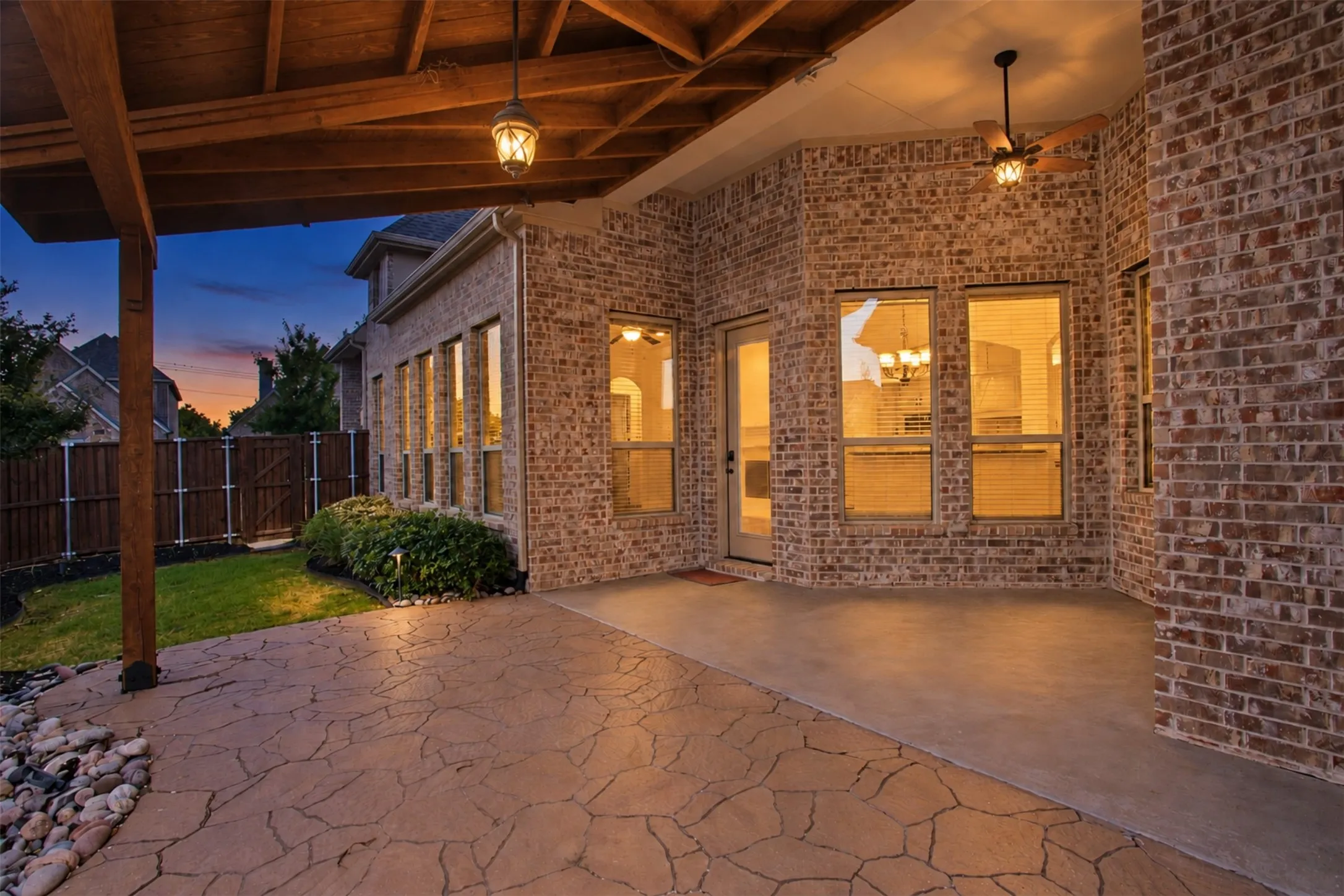 Single Family Residence For Sale in Denton County , 688 Kimblewick Drive, Frisco, Texas 75036, 3 Bedroom, 2 Bathroom, 2 Garage spaces, 1,909 Sqft, built in 2015, mls#21317279, Real Estate Agent in Frisco, Homes For Sale in Denton county, Homes For Sale in Frisco, Realtor in Frisco Texas, Real Estate Brokerage Independent Realty Texas, Luminita Cordes Realtor