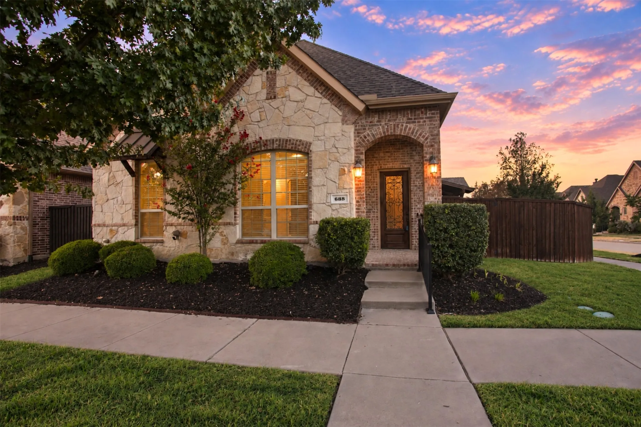 Single Family Residence For Sale in Denton County , 688 Kimblewick Drive, Frisco, Texas 75036, 3 Bedroom, 2 Bathroom, 2 Garage spaces, 1,909 Sqft, built in 2015, mls#21317279, Real Estate Agent in Frisco, Homes For Sale in Denton county, Homes For Sale in Frisco, Realtor in Frisco Texas, Real Estate Brokerage Independent Realty Texas, Luminita Cordes Realtor