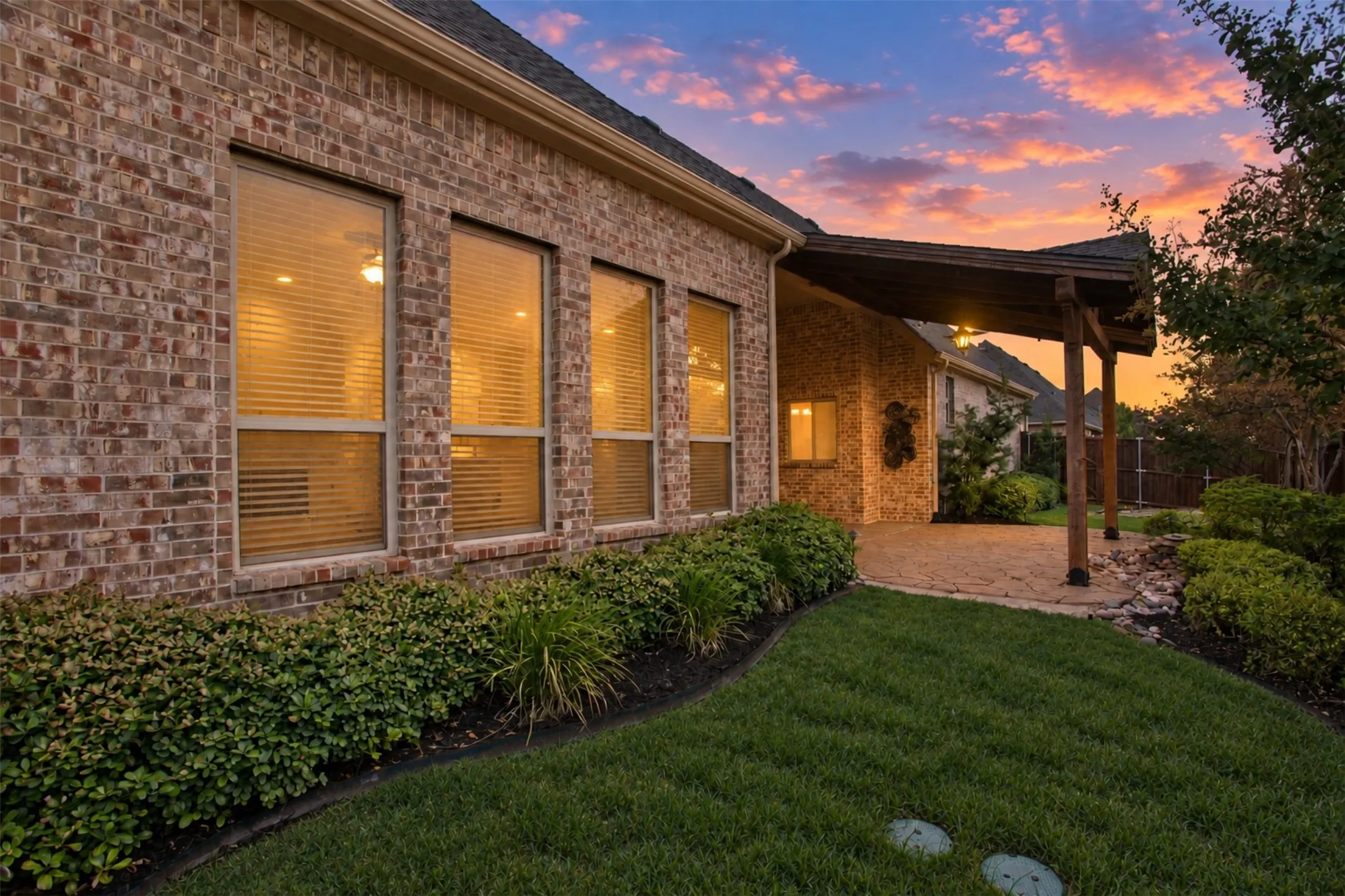 Single Family Residence For Sale in Denton County , 688 Kimblewick Drive, Frisco, Texas 75036, 3 Bedroom, 2 Bathroom, 2 Garage spaces, 1,909 Sqft, built in 2015, mls#21317279, Real Estate Agent in Frisco, Homes For Sale in Denton county, Homes For Sale in Frisco, Realtor in Frisco Texas, Real Estate Brokerage Independent Realty Texas, Luminita Cordes Realtor