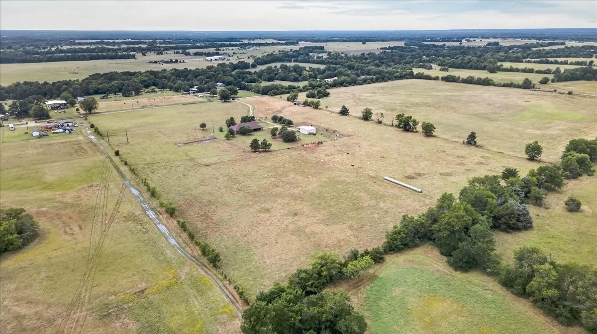 Single Family Residence For Sale in Van Zandt County , 505 VZ County Road 2701, Mabank, Texas 75147, 3 Bedroom, 2 Bathroom, 2 Garage spaces, 2,191 Sqft, built in 2007, mls#21379429, Real Estate Agent in Mabank, Homes For Sale in Van Zandt county, Homes For Sale in Mabank, Realtor in Mabank Texas, Real Estate Brokerage Independent Realty Texas, Luminita Cordes Realtor