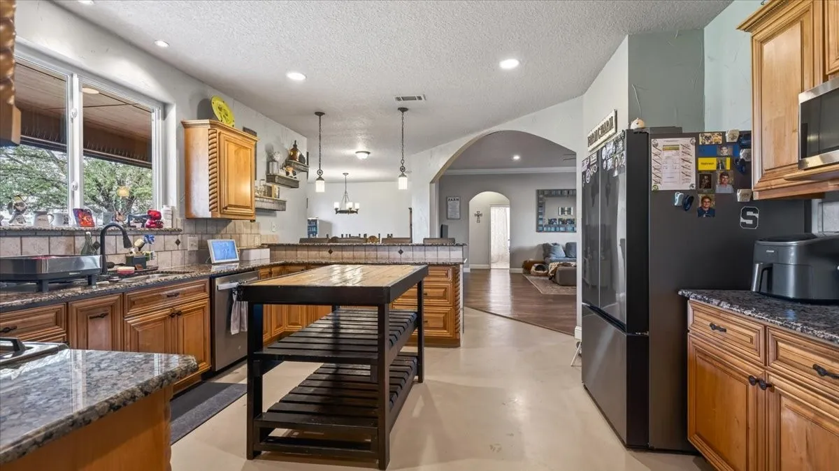 Single Family Residence For Sale in Van Zandt County , 505 VZ County Road 2701, Mabank, Texas 75147, 3 Bedroom, 2 Bathroom, 2 Garage spaces, 2,191 Sqft, built in 2007, mls#21379429, Real Estate Agent in Mabank, Homes For Sale in Van Zandt county, Homes For Sale in Mabank, Realtor in Mabank Texas, Real Estate Brokerage Independent Realty Texas, Luminita Cordes Realtor