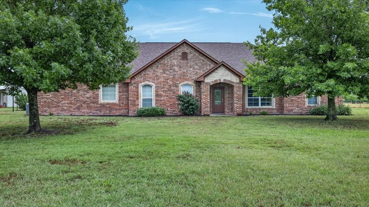 Single Family Residence For Sale in Van Zandt County , 505 VZ County Road 2701, Mabank, Texas 75147, 3 Bedroom, 2 Bathroom, 2 Garage spaces, 2,191 Sqft, built in 2007, mls#21379429, Real Estate Agent in Mabank, Homes For Sale in Van Zandt county, Homes For Sale in Mabank, Realtor in Mabank Texas, Real Estate Brokerage Independent Realty Texas, Luminita Cordes Realtor